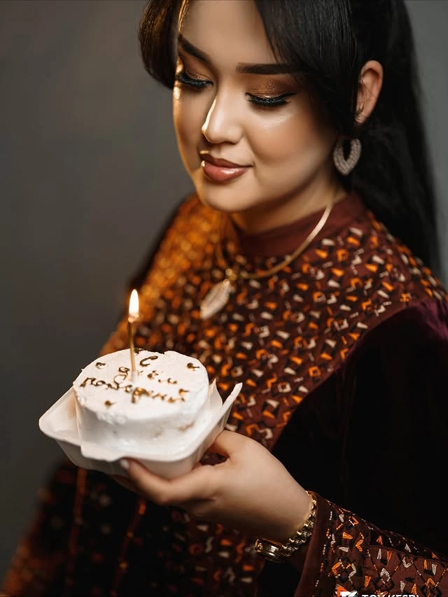 Türkmen fasonlar pombarh fasonlar Fasonlar 2025 fasonlar fason moda modalar Bezen bezen Türkmen fasonlar 2026 Türkmen fasonlar 2025 Türkmen fasonlar 2024 Türkmen fasonlar 2023 turkmenistan türkmenistan turkmen türkmen ashgabat  asgabat aşgabat balkan mary lebap dashoguz dasoguz daşoguz pombarh ponbarhat gulyupek gülýüpek stapel ştapel Gralan Çüýdeşen Abaýa Gadymy Krep Gurultaý 	Keteni Ýüpek Şifon Gipýur Lyon Welwet Atlas Kaşemir Streýç Suzana Ştapel Gülýüpek Pombarh Ýupka Gursakça Aksesuarlar Palto Penjek Okuw eşik Fata Sport eşik Uniforma Nakidka Öýme Şarf kompýuter ýaka ýaglyk Arenda köýnek 2nji el köýnek Taýyn köýnek Matalar Milli lybas milli lybaslar Toý köýnek Toý köýnekler toy koynek toy koynekler gundelik koynekler Gündelik	 
 köýnekler fata koynek Modern taze fason Eskiz koynektm turkmenkoynek türkmenkoynek fason moda moda fasonlar Iş eşik el iş	sada	ýakaly ýakasyz	keşdeli biserli	ýeňli giň nagyşly ýüregi açyk stoýka ýaka ýanly kombinasiýa 	zerli üsti aşak guşakly seçekli gysga ýeňli 