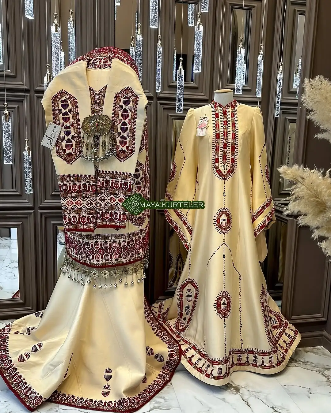 Türkmen fasonlar pombarh fasonlar Fasonlar 2025 fasonlar fason moda modalar Bezen bezen Türkmen fasonlar 2026 Türkmen fasonlar 2025 Türkmen fasonlar 2024 Türkmen fasonlar 2023 turkmenistan türkmenistan turkmen türkmen ashgabat  asgabat aşgabat balkan mary lebap dashoguz dasoguz daşoguz pombarh ponbarhat gulyupek gülýüpek stapel ştapel Gralan Çüýdeşen Abaýa Gadymy Krep Gurultaý 	Keteni Ýüpek Şifon Gipýur Lyon Welwet Atlas Kaşemir Streýç Suzana Ştapel Gülýüpek Pombarh Ýupka Gursakça Aksesuarlar Palto Penjek Okuw eşik Fata Sport eşik Uniforma Nakidka Öýme Şarf kompýuter ýaka ýaglyk Arenda köýnek 2nji el köýnek Taýyn köýnek Matalar Milli lybas milli lybaslar Toý köýnek Toý köýnekler toy koynek toy koynekler gundelik koynekler Gündelik	 
 köýnekler fata koynek Modern taze fason Eskiz koynektm turkmenkoynek türkmenkoynek fason moda moda fasonlar Iş eşik el iş	sada	ýakaly ýakasyz	keşdeli biserli	ýeňli giň nagyşly ýüregi açyk stoýka ýaka ýanly kombinasiýa 	zerli üsti aşak guşakly seçekli gysga ýeňli Keteni Toý köýnek, Milli lybas el iş, keşdeli, ýakaly, ýeňli, giň, nagyşly 17-25, 26-35 Bežewyý, Altyn