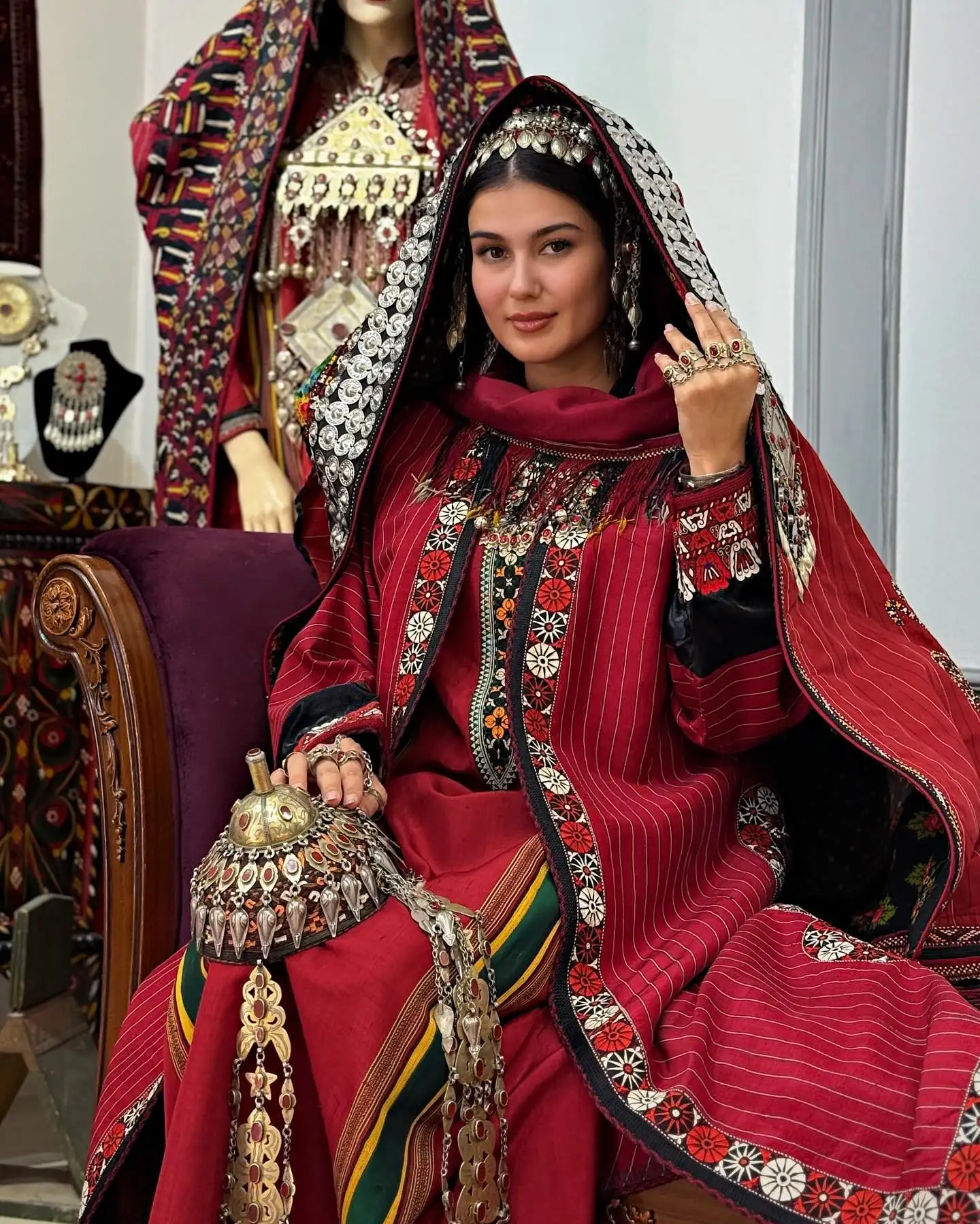 Türkmen fasonlar pombarh fasonlar Fasonlar 2025 fasonlar fason moda modalar Bezen bezen Türkmen fasonlar 2026 Türkmen fasonlar 2025 Türkmen fasonlar 2024 Türkmen fasonlar 2023 turkmenistan türkmenistan turkmen türkmen ashgabat  asgabat aşgabat balkan mary lebap dashoguz dasoguz daşoguz pombarh ponbarhat gulyupek gülýüpek stapel ştapel Gralan Çüýdeşen Abaýa Gadymy Krep Gurultaý 	Keteni Ýüpek Şifon Gipýur Lyon Welwet Atlas Kaşemir Streýç Suzana Ştapel Gülýüpek Pombarh Ýupka Gursakça Aksesuarlar Palto Penjek Okuw eşik Fata Sport eşik Uniforma Nakidka Öýme Şarf kompýuter ýaka ýaglyk Arenda köýnek 2nji el köýnek Taýyn köýnek Matalar Milli lybas milli lybaslar Toý köýnek Toý köýnekler toy koynek toy koynekler gundelik koynekler Gündelik	 
 köýnekler fata koynek Modern taze fason Eskiz koynektm turkmenkoynek türkmenkoynek fason moda moda fasonlar Iş eşik el iş	sada	ýakaly ýakasyz	keşdeli biserli	ýeňli giň nagyşly ýüregi açyk stoýka ýaka ýanly kombinasiýa 	zerli üsti aşak guşakly seçekli gysga ýeňli Toý köýnek, Milli lybas el iş  Goýy-gyzyl