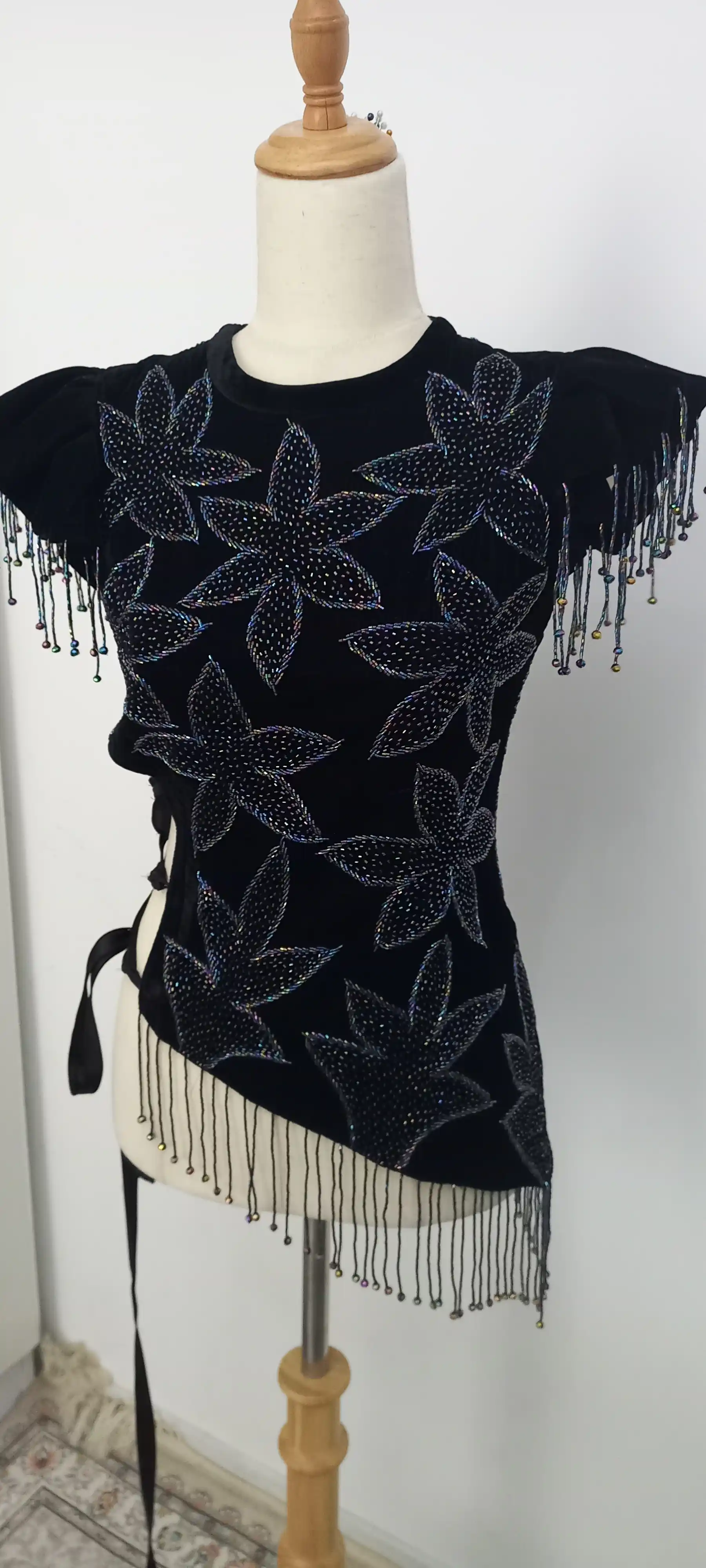 Türkmen fasonlar pombarh fasonlar Fasonlar 2025 fasonlar fason moda modalar Bezen bezen Türkmen fasonlar 2026 Türkmen fasonlar 2025 Türkmen fasonlar 2024 Türkmen fasonlar 2023 turkmenistan türkmenistan turkmen türkmen ashgabat  asgabat aşgabat balkan mary lebap dashoguz dasoguz daşoguz pombarh ponbarhat gulyupek gülýüpek stapel ştapel Gralan Çüýdeşen Abaýa Gadymy Krep Gurultaý 	Keteni Ýüpek Şifon Gipýur Lyon Welwet Atlas Kaşemir Streýç Suzana Ştapel Gülýüpek Pombarh Ýupka Gursakça Aksesuarlar Palto Penjek Okuw eşik Fata Sport eşik Uniforma Nakidka Öýme Şarf kompýuter ýaka ýaglyk Arenda köýnek 2nji el köýnek Taýyn köýnek Matalar Milli lybas milli lybaslar Toý köýnek Toý köýnekler toy koynek toy koynekler gundelik koynekler Gündelik	 
 köýnekler fata koynek Modern taze fason Eskiz koynektm turkmenkoynek türkmenkoynek fason moda moda fasonlar Iş eşik el iş	sada	ýakaly ýakasyz	keşdeli biserli	ýeňli giň nagyşly ýüregi açyk stoýka ýaka ýanly kombinasiýa 	zerli üsti aşak guşakly seçekli gysga ýeňli Panbarhat (Pombarh)  ýakasyz, biserli, gysga ýeňli 17-25, 26-35 Gara yaz, tomus, guyz Nakidka, 2nji el