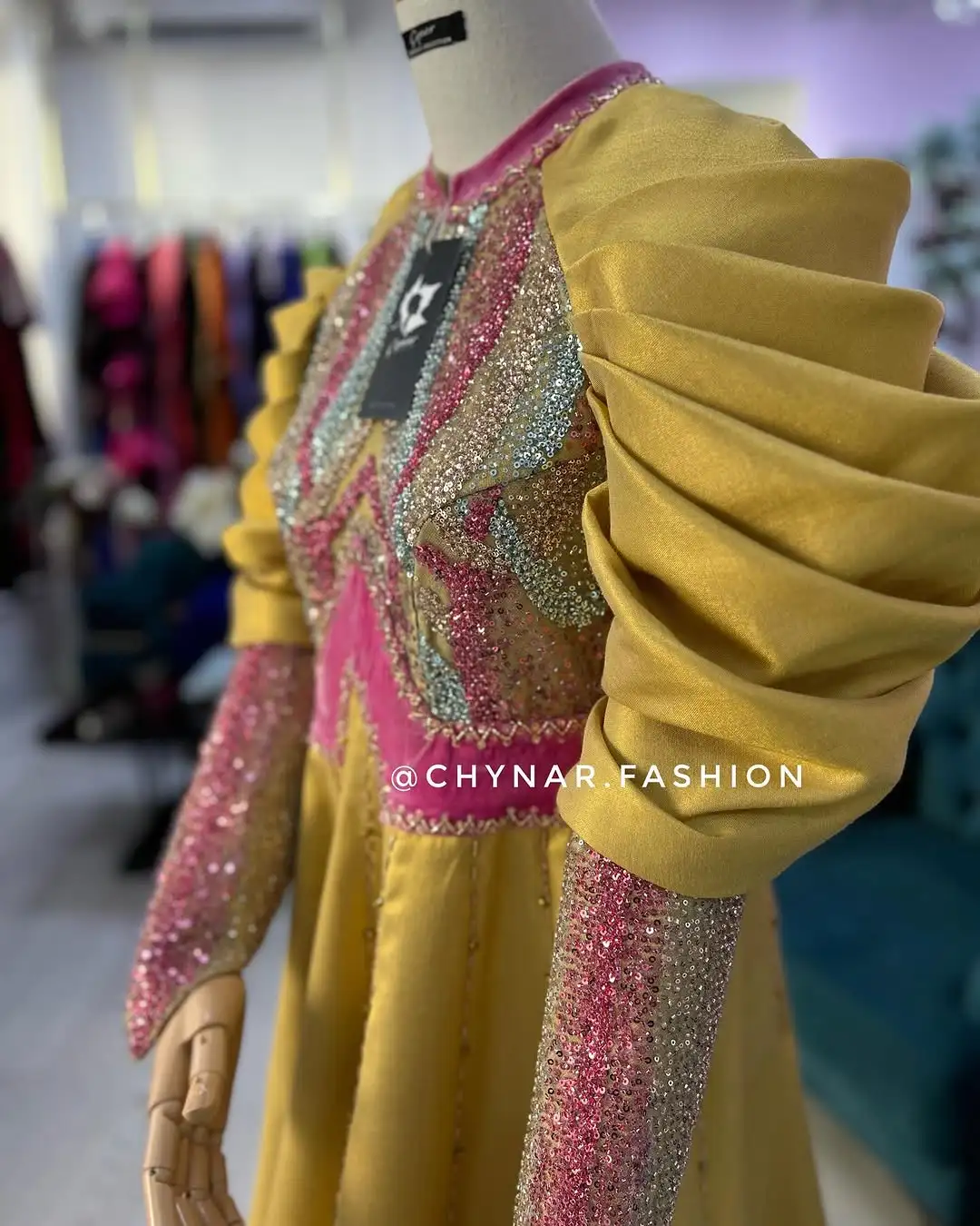 Türkmen fasonlar pombarh fasonlar Fasonlar 2025 fasonlar fason moda modalar Bezen bezen Türkmen fasonlar 2026 Türkmen fasonlar 2025 Türkmen fasonlar 2024 Türkmen fasonlar 2023 turkmenistan türkmenistan turkmen türkmen ashgabat  asgabat aşgabat balkan mary lebap dashoguz dasoguz daşoguz pombarh ponbarhat gulyupek gülýüpek stapel ştapel Gralan Çüýdeşen Abaýa Gadymy Krep Gurultaý 	Keteni Ýüpek Şifon Gipýur Lyon Welwet Atlas Kaşemir Streýç Suzana Ştapel Gülýüpek Pombarh Ýupka Gursakça Aksesuarlar Palto Penjek Okuw eşik Fata Sport eşik Uniforma Nakidka Öýme Şarf kompýuter ýaka ýaglyk Arenda köýnek 2nji el köýnek Taýyn köýnek Matalar Milli lybas milli lybaslar Toý köýnek Toý köýnekler toy koynek toy koynekler gundelik koynekler Gündelik	 
 köýnekler fata koynek Modern taze fason Eskiz koynektm turkmenkoynek türkmenkoynek fason moda moda fasonlar Iş eşik el iş	sada	ýakaly ýakasyz	keşdeli biserli	ýeňli giň nagyşly ýüregi açyk stoýka ýaka ýanly kombinasiýa 	zerli üsti aşak guşakly seçekli gysga ýeňli Keteni, Gipýur Toý köýnek, Modern ýakasyz, biserli, ýeňli, zerli 17-25, 26-35 Sary