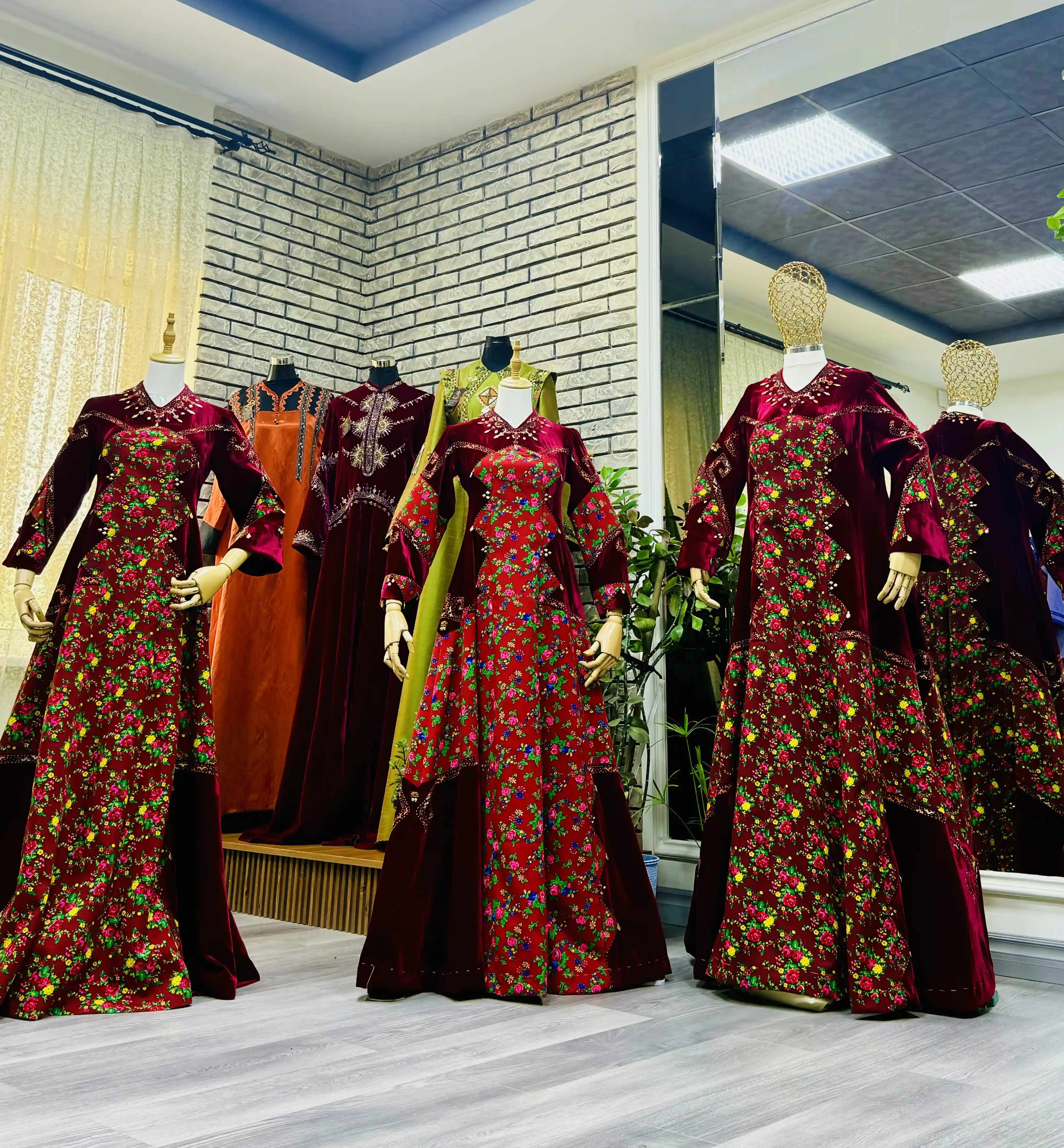 Türkmen fasonlar pombarh fasonlar Fasonlar 2025 fasonlar fason moda modalar Bezen bezen Türkmen fasonlar 2026 Türkmen fasonlar 2025 Türkmen fasonlar 2024 Türkmen fasonlar 2023 turkmenistan türkmenistan turkmen türkmen ashgabat  asgabat aşgabat balkan mary lebap dashoguz dasoguz daşoguz pombarh ponbarhat gulyupek gülýüpek stapel ştapel Gralan Çüýdeşen Abaýa Gadymy Krep Gurultaý 	Keteni Ýüpek Şifon Gipýur Lyon Welwet Atlas Kaşemir Streýç Suzana Ştapel Gülýüpek Pombarh Ýupka Gursakça Aksesuarlar Palto Penjek Okuw eşik Fata Sport eşik Uniforma Nakidka Öýme Şarf kompýuter ýaka ýaglyk Arenda köýnek 2nji el köýnek Taýyn köýnek Matalar Milli lybas milli lybaslar Toý köýnek Toý köýnekler toy koynek toy koynekler gundelik koynekler Gündelik	 
 köýnekler fata koynek Modern taze fason Eskiz koynektm turkmenkoynek türkmenkoynek fason moda moda fasonlar Iş eşik el iş	sada	ýakaly ýakasyz	keşdeli biserli	ýeňli giň nagyşly ýüregi açyk stoýka ýaka ýanly kombinasiýa 	zerli üsti aşak guşakly seçekli gysga ýeňli Panbarhat (Pombarh) Toý köýnek el iş, ýakasyz, ýeňli 17-25, 26-35 Goýy-gyzyl, Gyzyl guyz