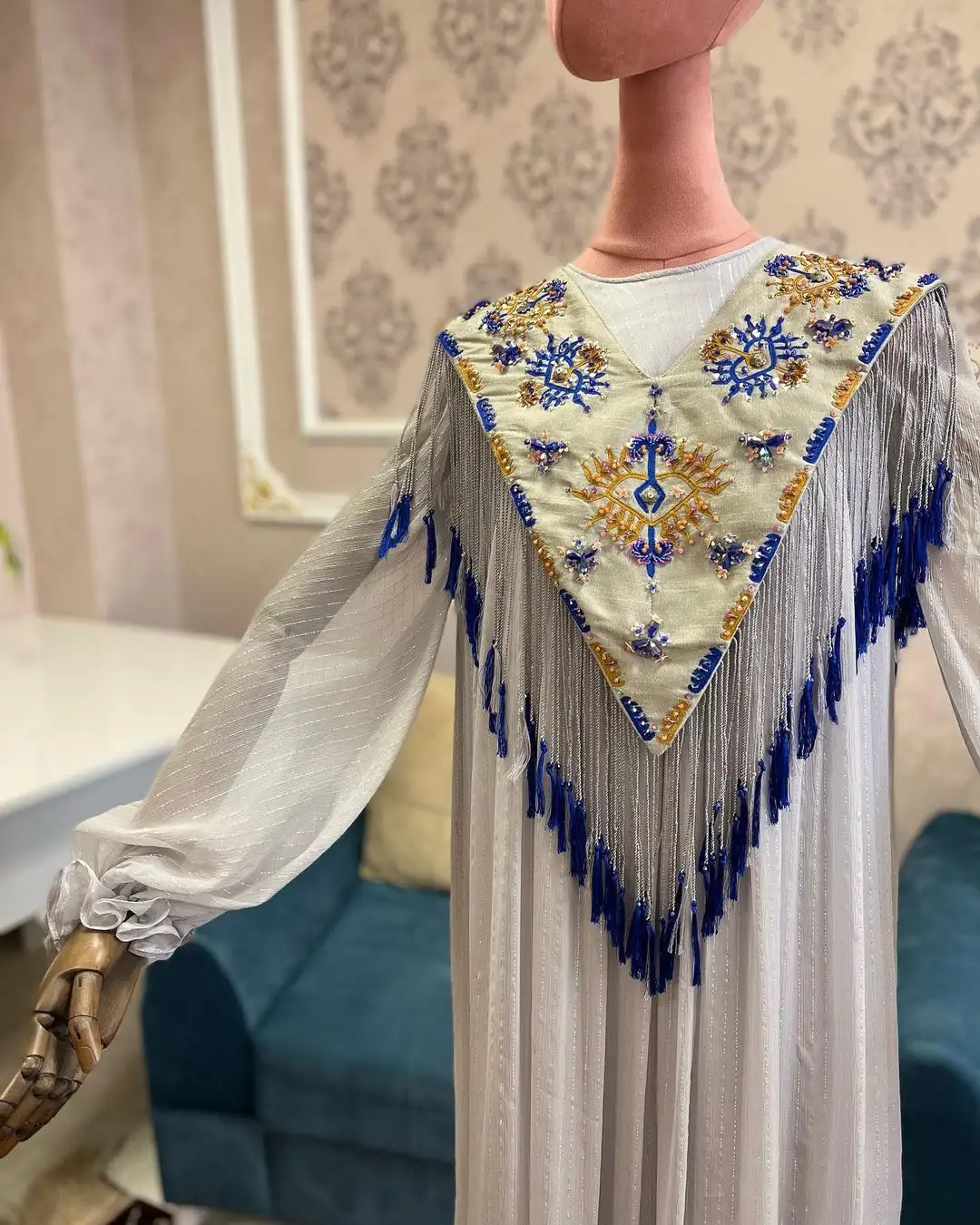 Türkmen fasonlar pombarh fasonlar Fasonlar 2025 fasonlar fason moda modalar Bezen bezen Türkmen fasonlar 2026 Türkmen fasonlar 2025 Türkmen fasonlar 2024 Türkmen fasonlar 2023 turkmenistan türkmenistan turkmen türkmen ashgabat  asgabat aşgabat balkan mary lebap dashoguz dasoguz daşoguz pombarh ponbarhat gulyupek gülýüpek stapel ştapel Gralan Çüýdeşen Abaýa Gadymy Krep Gurultaý 	Keteni Ýüpek Şifon Gipýur Lyon Welwet Atlas Kaşemir Streýç Suzana Ştapel Gülýüpek Pombarh Ýupka Gursakça Aksesuarlar Palto Penjek Okuw eşik Fata Sport eşik Uniforma Nakidka Öýme Şarf kompýuter ýaka ýaglyk Arenda köýnek 2nji el köýnek Taýyn köýnek Matalar Milli lybas milli lybaslar Toý köýnek Toý köýnekler toy koynek toy koynekler gundelik koynekler Gündelik	 
 köýnekler fata koynek Modern taze fason Eskiz koynektm turkmenkoynek türkmenkoynek fason moda moda fasonlar Iş eşik el iş	sada	ýakaly ýakasyz	keşdeli biserli	ýeňli giň nagyşly ýüregi açyk stoýka ýaka ýanly kombinasiýa 	zerli üsti aşak guşakly seçekli gysga ýeňli Lyon Toý köýnek, Milli lybas el iş