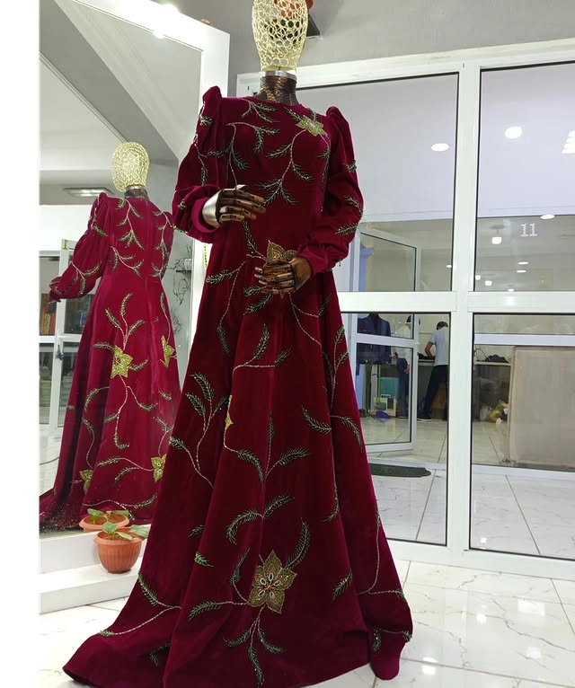 Türkmen fasonlar pombarh fasonlar Fasonlar 2025 fasonlar fason moda modalar Bezen bezen Türkmen fasonlar 2026 Türkmen fasonlar 2025 Türkmen fasonlar 2024 Türkmen fasonlar 2023 turkmenistan türkmenistan turkmen türkmen ashgabat  asgabat aşgabat balkan mary lebap dashoguz dasoguz daşoguz pombarh ponbarhat gulyupek gülýüpek stapel ştapel Gralan Çüýdeşen Abaýa Gadymy Krep Gurultaý 	Keteni Ýüpek Şifon Gipýur Lyon Welwet Atlas Kaşemir Streýç Suzana Ştapel Gülýüpek Pombarh Ýupka Gursakça Aksesuarlar Palto Penjek Okuw eşik Fata Sport eşik Uniforma Nakidka Öýme Şarf kompýuter ýaka ýaglyk Arenda köýnek 2nji el köýnek Taýyn köýnek Matalar Milli lybas milli lybaslar Toý köýnek Toý köýnekler toy koynek toy koynekler gundelik koynekler Gündelik	 
 köýnekler fata koynek Modern taze fason Eskiz koynektm turkmenkoynek türkmenkoynek fason moda moda fasonlar Iş eşik el iş	sada	ýakaly ýakasyz	keşdeli biserli	ýeňli giň nagyşly ýüregi açyk stoýka ýaka ýanly kombinasiýa 	zerli üsti aşak guşakly seçekli gysga ýeňli Panbarhat (Pombarh) Toý köýnek ýakasyz, ýeňli, giň 26-35, 35+ Goýy-gyzyl, Gyzyl yaz, guyz, gysh