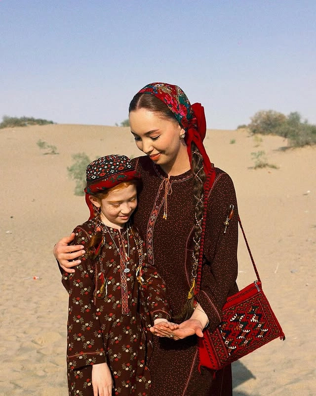 Türkmen fasonlar pombarh fasonlar Fasonlar 2025 fasonlar fason moda modalar Bezen bezen Türkmen fasonlar 2026 Türkmen fasonlar 2025 Türkmen fasonlar 2024 Türkmen fasonlar 2023 turkmenistan türkmenistan turkmen türkmen ashgabat  asgabat aşgabat balkan mary lebap dashoguz dasoguz daşoguz pombarh ponbarhat gulyupek gülýüpek stapel ştapel Gralan Çüýdeşen Abaýa Gadymy Krep Gurultaý 	Keteni Ýüpek Şifon Gipýur Lyon Welwet Atlas Kaşemir Streýç Suzana Ştapel Gülýüpek Pombarh Ýupka Gursakça Aksesuarlar Palto Penjek Okuw eşik Fata Sport eşik Uniforma Nakidka Öýme Şarf kompýuter ýaka ýaglyk Arenda köýnek 2nji el köýnek Taýyn köýnek Matalar Milli lybas milli lybaslar Toý köýnek Toý köýnekler toy koynek toy koynekler gundelik koynekler Gündelik	 
 köýnekler fata koynek Modern taze fason Eskiz koynektm turkmenkoynek türkmenkoynek fason moda moda fasonlar Iş eşik el iş	sada	ýakaly ýakasyz	keşdeli biserli	ýeňli giň nagyşly ýüregi açyk stoýka ýaka ýanly kombinasiýa 	zerli üsti aşak guşakly seçekli gysga ýeňli Ştapel Milli lybas ýakaly, ýeňli, giň 12-16, 17-25, 26-35 Goňur, Goýy-goňur tomus, guyz