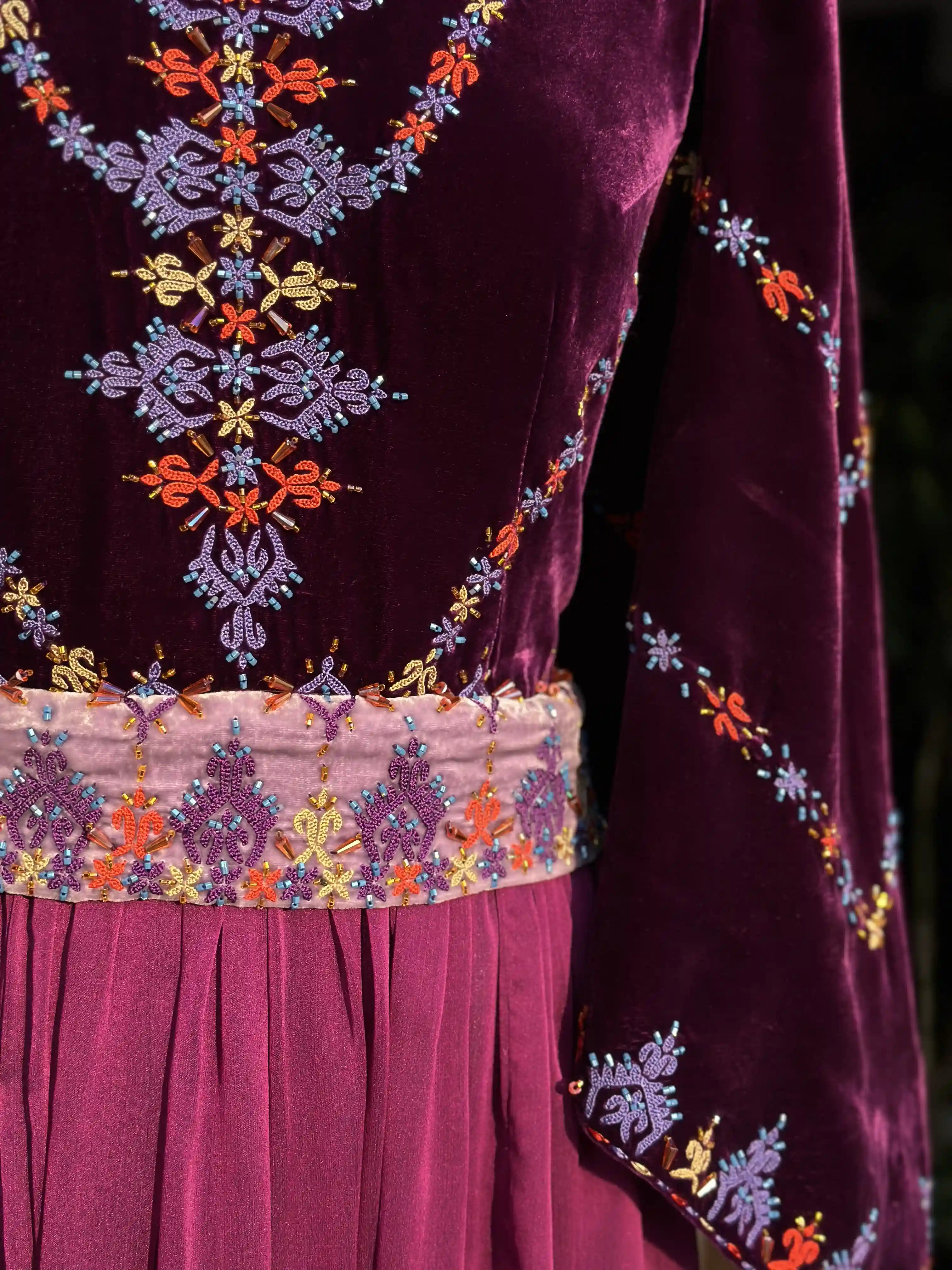 Türkmen fasonlar pombarh fasonlar Fasonlar 2025 fasonlar fason moda modalar Bezen bezen Türkmen fasonlar 2026 Türkmen fasonlar 2025 Türkmen fasonlar 2024 Türkmen fasonlar 2023 turkmenistan türkmenistan turkmen türkmen ashgabat  asgabat aşgabat balkan mary lebap dashoguz dasoguz daşoguz pombarh ponbarhat gulyupek gülýüpek stapel ştapel Gralan Çüýdeşen Abaýa Gadymy Krep Gurultaý 	Keteni Ýüpek Şifon Gipýur Lyon Welwet Atlas Kaşemir Streýç Suzana Ştapel Gülýüpek Pombarh Ýupka Gursakça Aksesuarlar Palto Penjek Okuw eşik Fata Sport eşik Uniforma Nakidka Öýme Şarf kompýuter ýaka ýaglyk Arenda köýnek 2nji el köýnek Taýyn köýnek Matalar Milli lybas milli lybaslar Toý köýnek Toý köýnekler toy koynek toy koynekler gundelik koynekler Gündelik	 
 köýnekler fata koynek Modern taze fason Eskiz koynektm turkmenkoynek türkmenkoynek fason moda moda fasonlar Iş eşik el iş	sada	ýakaly ýakasyz	keşdeli biserli	ýeňli giň nagyşly ýüregi açyk stoýka ýaka ýanly kombinasiýa 	zerli üsti aşak guşakly seçekli gysga ýeňli Şifon, Panbarhat (Pombarh)  keşdeli, biserli  Ak, Bežewyý, Gök, Benewşe, Mämişi, Goýy-gök