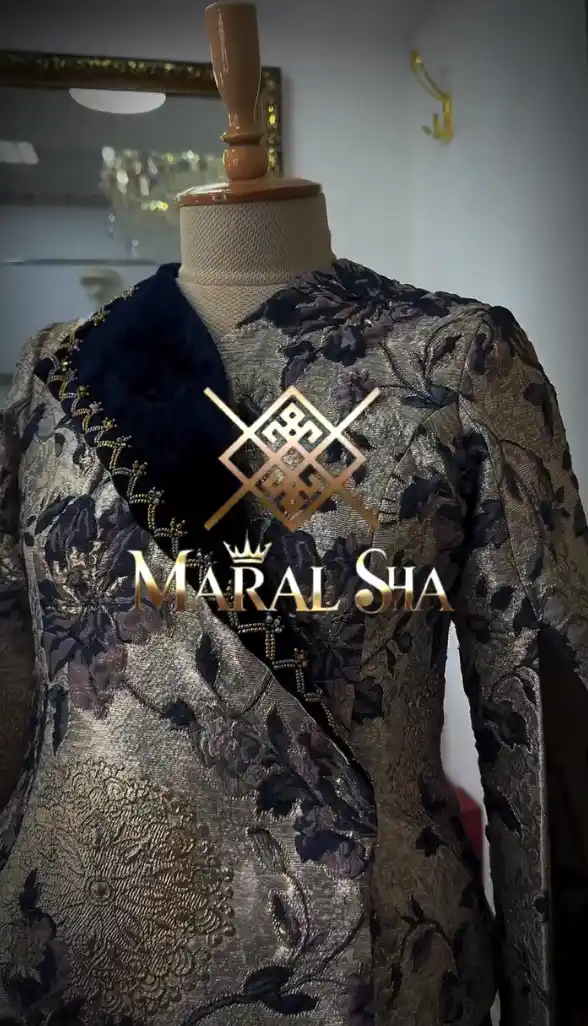 Türkmen fasonlar pombarh fasonlar Fasonlar 2025 fasonlar fason moda modalar Bezen bezen Türkmen fasonlar 2026 Türkmen fasonlar 2025 Türkmen fasonlar 2024 Türkmen fasonlar 2023 turkmenistan türkmenistan turkmen türkmen ashgabat  asgabat aşgabat balkan mary lebap dashoguz dasoguz daşoguz pombarh ponbarhat gulyupek gülýüpek stapel ştapel Gralan Çüýdeşen Abaýa Gadymy Krep Gurultaý 	Keteni Ýüpek Şifon Gipýur Lyon Welwet Atlas Kaşemir Streýç Suzana Ştapel Gülýüpek Pombarh Ýupka Gursakça Aksesuarlar Palto Penjek Okuw eşik Fata Sport eşik Uniforma Nakidka Öýme Şarf kompýuter ýaka ýaglyk Arenda köýnek 2nji el köýnek Taýyn köýnek Matalar Milli lybas milli lybaslar Toý köýnek Toý köýnekler toy koynek toy koynekler gundelik koynekler Gündelik	 
 köýnekler fata koynek Modern taze fason Eskiz koynektm turkmenkoynek türkmenkoynek fason moda moda fasonlar Iş eşik el iş	sada	ýakaly ýakasyz	keşdeli biserli	ýeňli giň nagyşly ýüregi açyk stoýka ýaka ýanly kombinasiýa 	zerli üsti aşak guşakly seçekli gysga ýeňli Panbarhat (Pombarh), Parça Toý köýnek, Modern ýakasyz, gysga ýeňli, giň, kombinasiýa, üsti aşak 26-35, 35+  yaz, tomus, guyz