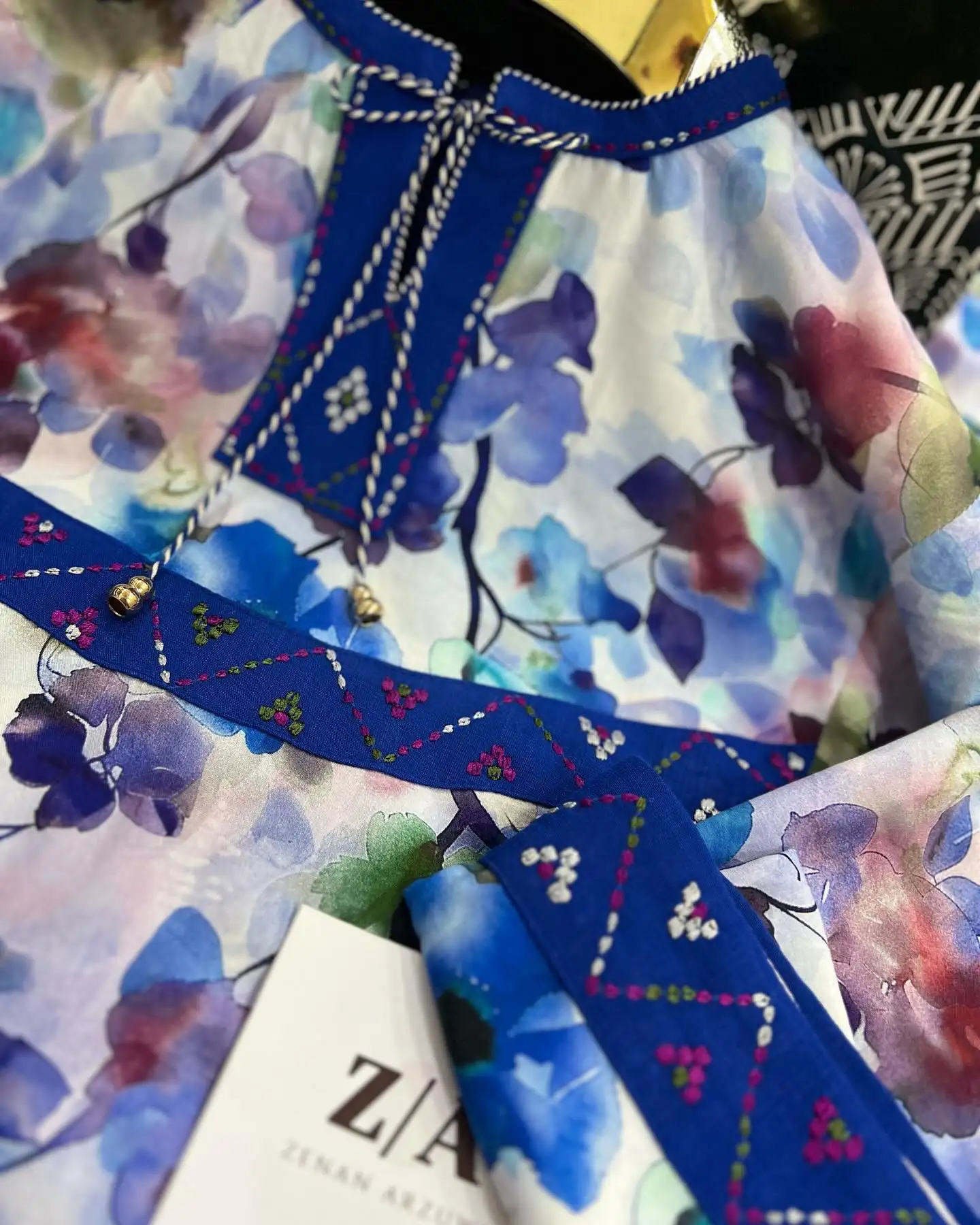 Türkmen fasonlar pombarh fasonlar Fasonlar 2025 fasonlar fason moda modalar Bezen bezen Türkmen fasonlar 2026 Türkmen fasonlar 2025 Türkmen fasonlar 2024 Türkmen fasonlar 2023 turkmenistan türkmenistan turkmen türkmen ashgabat  asgabat aşgabat balkan mary lebap dashoguz dasoguz daşoguz pombarh ponbarhat gulyupek gülýüpek stapel ştapel Gralan Çüýdeşen Abaýa Gadymy Krep Gurultaý 	Keteni Ýüpek Şifon Gipýur Lyon Welwet Atlas Kaşemir Streýç Suzana Ştapel Gülýüpek Pombarh Ýupka Gursakça Aksesuarlar Palto Penjek Okuw eşik Fata Sport eşik Uniforma Nakidka Öýme Şarf kompýuter ýaka ýaglyk Arenda köýnek 2nji el köýnek Taýyn köýnek Matalar Milli lybas milli lybaslar Toý köýnek Toý köýnekler toy koynek toy koynekler gundelik koynekler Gündelik	 
 köýnekler fata koynek Modern taze fason Eskiz koynektm turkmenkoynek türkmenkoynek fason moda moda fasonlar Iş eşik el iş	sada	ýakaly ýakasyz	keşdeli biserli	ýeňli giň nagyşly ýüregi açyk stoýka ýaka ýanly kombinasiýa 	zerli üsti aşak guşakly seçekli gysga ýeňli Ştapel Gündelik el iş, ýakasyz, biserli, ýeňli, giň 17-25, 26-35, 35+ Gyzyl, Goýy-gök tomus