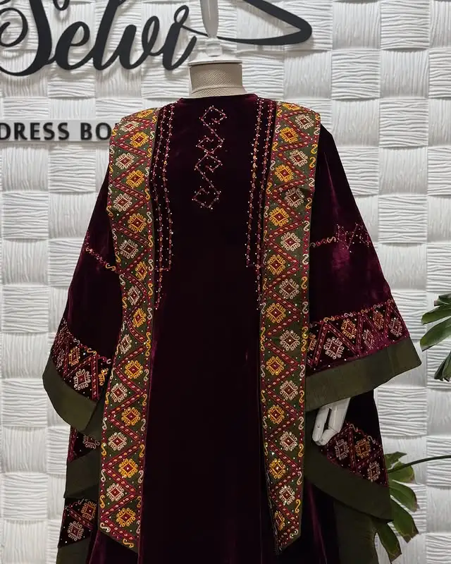 Türkmen fasonlar pombarh fasonlar Fasonlar 2025 fasonlar fason moda modalar Bezen bezen Türkmen fasonlar 2026 Türkmen fasonlar 2025 Türkmen fasonlar 2024 Türkmen fasonlar 2023 turkmenistan türkmenistan turkmen türkmen ashgabat  asgabat aşgabat balkan mary lebap dashoguz dasoguz daşoguz pombarh ponbarhat gulyupek gülýüpek stapel ştapel Gralan Çüýdeşen Abaýa Gadymy Krep Gurultaý 	Keteni Ýüpek Şifon Gipýur Lyon Welwet Atlas Kaşemir Streýç Suzana Ştapel Gülýüpek Pombarh Ýupka Gursakça Aksesuarlar Palto Penjek Okuw eşik Fata Sport eşik Uniforma Nakidka Öýme Şarf kompýuter ýaka ýaglyk Arenda köýnek 2nji el köýnek Taýyn köýnek Matalar Milli lybas milli lybaslar Toý köýnek Toý köýnekler toy koynek toy koynekler gundelik koynekler Gündelik	 
 köýnekler fata koynek Modern taze fason Eskiz koynektm turkmenkoynek türkmenkoynek fason moda moda fasonlar Iş eşik el iş	sada	ýakaly ýakasyz	keşdeli biserli	ýeňli giň nagyşly ýüregi açyk stoýka ýaka ýanly kombinasiýa 	zerli üsti aşak guşakly seçekli gysga ýeňli Keteni, Panbarhat (Pombarh) Toý köýnek el iş, biserli, ýeňli, giň, kombinasiýa 26-35, 35+ Goýy-gyzyl yaz, gysh