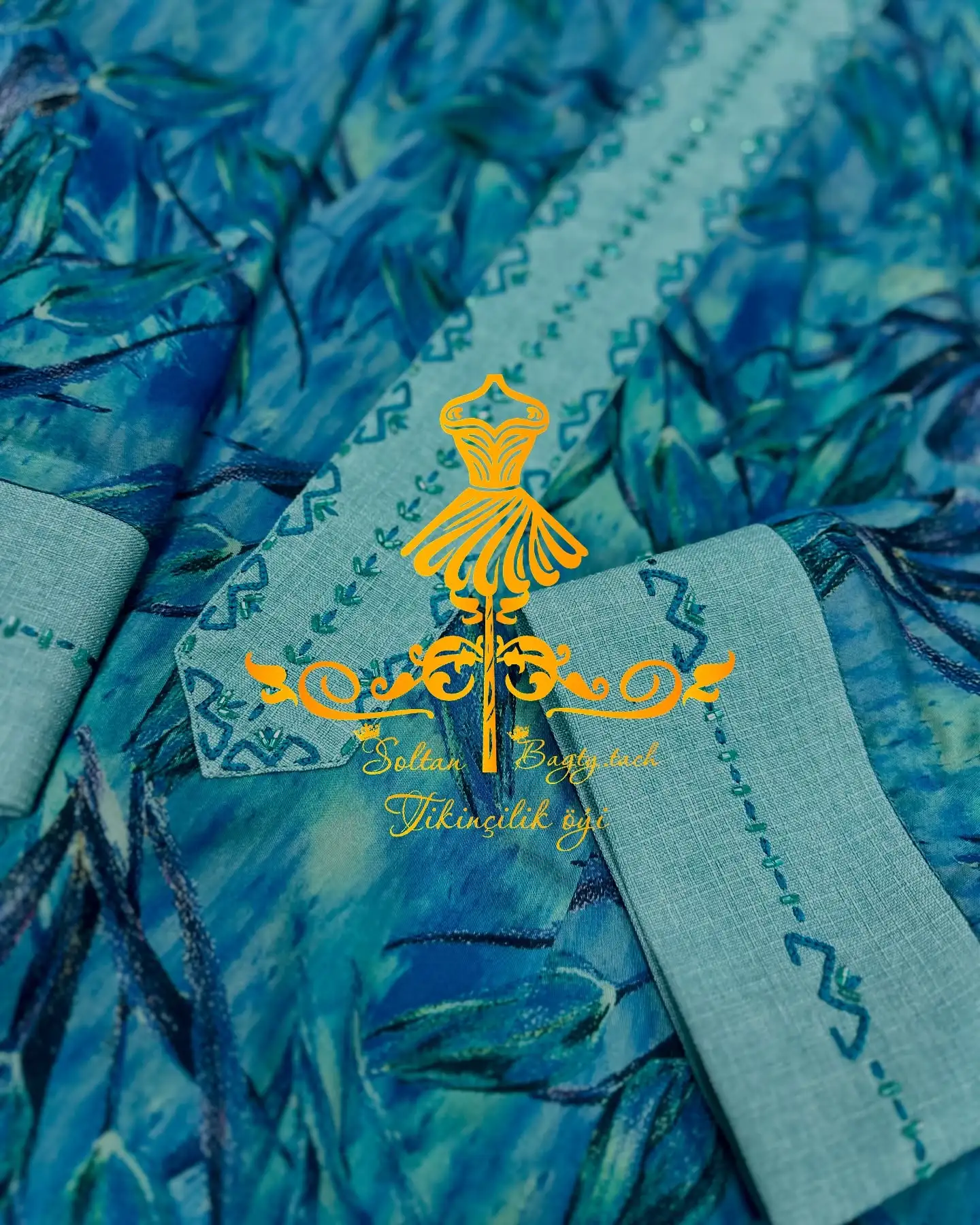 Türkmen fasonlar pombarh fasonlar Fasonlar 2025 fasonlar fason moda modalar Bezen bezen Türkmen fasonlar 2026 Türkmen fasonlar 2025 Türkmen fasonlar 2024 Türkmen fasonlar 2023 turkmenistan türkmenistan turkmen türkmen ashgabat  asgabat aşgabat balkan mary lebap dashoguz dasoguz daşoguz pombarh ponbarhat gulyupek gülýüpek stapel ştapel Gralan Çüýdeşen Abaýa Gadymy Krep Gurultaý 	Keteni Ýüpek Şifon Gipýur Lyon Welwet Atlas Kaşemir Streýç Suzana Ştapel Gülýüpek Pombarh Ýupka Gursakça Aksesuarlar Palto Penjek Okuw eşik Fata Sport eşik Uniforma Nakidka Öýme Şarf kompýuter ýaka ýaglyk Arenda köýnek 2nji el köýnek Taýyn köýnek Matalar Milli lybas milli lybaslar Toý köýnek Toý köýnekler toy koynek toy koynekler gundelik koynekler Gündelik	 
 köýnekler fata koynek Modern taze fason Eskiz koynektm turkmenkoynek türkmenkoynek fason moda moda fasonlar Iş eşik el iş	sada	ýakaly ýakasyz	keşdeli biserli	ýeňli giň nagyşly ýüregi açyk stoýka ýaka ýanly kombinasiýa 	zerli üsti aşak guşakly seçekli gysga ýeňli Gündelik el iş, ýakaly, ýeňli, giň 17-25, 26-35 Gök, Goýy-gök yaz, tomus, guyz