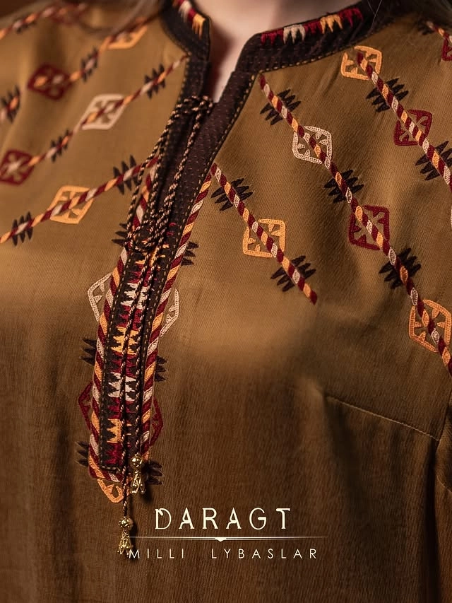 Türkmen fasonlar pombarh fasonlar Fasonlar 2025 fasonlar fason moda modalar Bezen bezen Türkmen fasonlar 2026 Türkmen fasonlar 2025 Türkmen fasonlar 2024 Türkmen fasonlar 2023 turkmenistan türkmenistan turkmen türkmen ashgabat  asgabat aşgabat balkan mary lebap dashoguz dasoguz daşoguz pombarh ponbarhat gulyupek gülýüpek stapel ştapel Gralan Çüýdeşen Abaýa Gadymy Krep Gurultaý 	Keteni Ýüpek Şifon Gipýur Lyon Welwet Atlas Kaşemir Streýç Suzana Ştapel Gülýüpek Pombarh Ýupka Gursakça Aksesuarlar Palto Penjek Okuw eşik Fata Sport eşik Uniforma Nakidka Öýme Şarf kompýuter ýaka ýaglyk Arenda köýnek 2nji el köýnek Taýyn köýnek Matalar Milli lybas milli lybaslar Toý köýnek Toý köýnekler toy koynek toy koynekler gundelik koynekler Gündelik	 
 köýnekler fata koynek Modern taze fason Eskiz koynektm turkmenkoynek türkmenkoynek fason moda moda fasonlar Iş eşik el iş	sada	ýakaly ýakasyz	keşdeli biserli	ýeňli giň nagyşly ýüregi açyk stoýka ýaka ýanly kombinasiýa 	zerli üsti aşak guşakly seçekli gysga ýeňli Gülýüpek Gündelik, Milli lybas el iş, ýakaly, ýeňli, giň, nagyşly 17-25 Goňur yaz, tomus, guyz