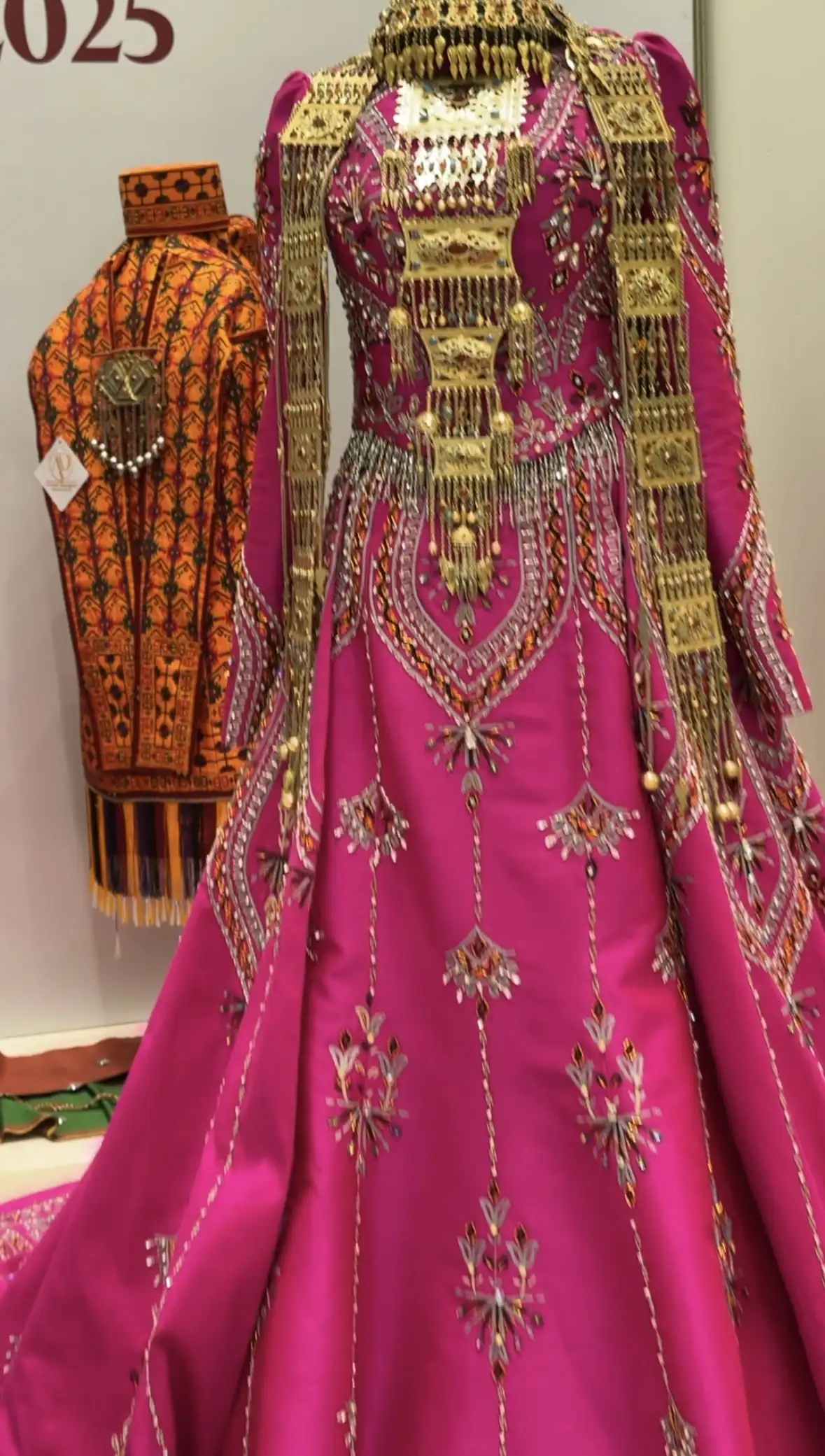 Türkmen fasonlar pombarh fasonlar Fasonlar 2025 fasonlar fason moda modalar Bezen bezen Türkmen fasonlar 2026 Türkmen fasonlar 2025 Türkmen fasonlar 2024 Türkmen fasonlar 2023 turkmenistan türkmenistan turkmen türkmen ashgabat  asgabat aşgabat balkan mary lebap dashoguz dasoguz daşoguz pombarh ponbarhat gulyupek gülýüpek stapel ştapel Gralan Çüýdeşen Abaýa Gadymy Krep Gurultaý 	Keteni Ýüpek Şifon Gipýur Lyon Welwet Atlas Kaşemir Streýç Suzana Ştapel Gülýüpek Pombarh Ýupka Gursakça Aksesuarlar Palto Penjek Okuw eşik Fata Sport eşik Uniforma Nakidka Öýme Şarf kompýuter ýaka ýaglyk Arenda köýnek 2nji el köýnek Taýyn köýnek Matalar Milli lybas milli lybaslar Toý köýnek Toý köýnekler toy koynek toy koynekler gundelik koynekler Gündelik	 
 köýnekler fata koynek Modern taze fason Eskiz koynektm turkmenkoynek türkmenkoynek fason moda moda fasonlar Iş eşik el iş	sada	ýakaly ýakasyz	keşdeli biserli	ýeňli giň nagyşly ýüregi açyk stoýka ýaka ýanly kombinasiýa 	zerli üsti aşak guşakly seçekli gysga ýeňli Keteni Toý köýnek TürkmenTextile Expo 2025 26-35, 35+ Gülgüne yaz, guyz