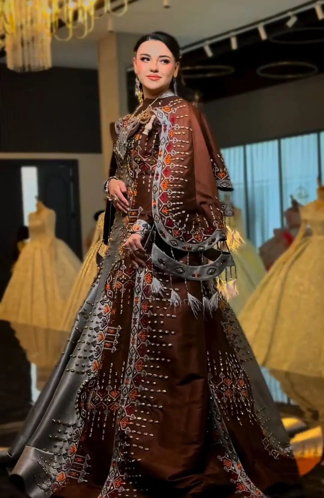 Türkmen fasonlar pombarh fasonlar Fasonlar 2025 fasonlar fason moda modalar Bezen bezen Türkmen fasonlar 2026 Türkmen fasonlar 2025 Türkmen fasonlar 2024 Türkmen fasonlar 2023 turkmenistan türkmenistan turkmen türkmen ashgabat  asgabat aşgabat balkan mary lebap dashoguz dasoguz daşoguz pombarh ponbarhat gulyupek gülýüpek stapel ştapel Gralan Çüýdeşen Abaýa Gadymy Krep Gurultaý 	Keteni Ýüpek Şifon Gipýur Lyon Welwet Atlas Kaşemir Streýç Suzana Ştapel Gülýüpek Pombarh Ýupka Gursakça Aksesuarlar Palto Penjek Okuw eşik Fata Sport eşik Uniforma Nakidka Öýme Şarf kompýuter ýaka ýaglyk Arenda köýnek 2nji el köýnek Taýyn köýnek Matalar Milli lybas milli lybaslar Toý köýnek Toý köýnekler toy koynek toy koynekler gundelik koynekler Gündelik	 
 köýnekler fata koynek Modern taze fason Eskiz koynektm turkmenkoynek türkmenkoynek fason moda moda fasonlar Iş eşik el iş	sada	ýakaly ýakasyz	keşdeli biserli	ýeňli giň nagyşly ýüregi açyk stoýka ýaka ýanly kombinasiýa 	zerli üsti aşak guşakly seçekli gysga ýeňli Lyon, Ýüpek, Keteni Toý köýnek el iş, keşdeli, ýakasyz, ýeňli, kombinasiýa, nagyşly, seçekli 17-25, 26-35 Goňur, Kümüş yaz, tomus