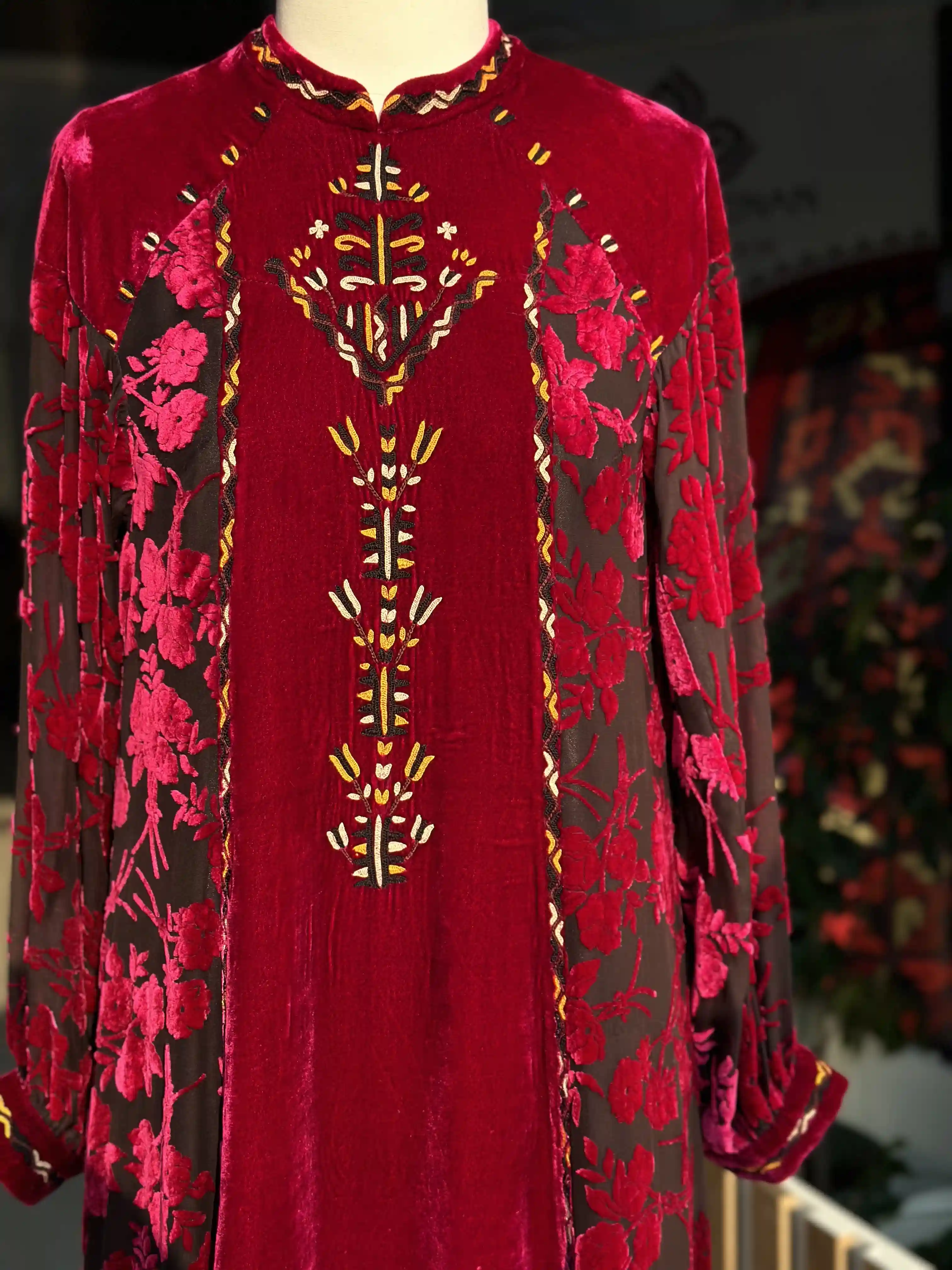 Türkmen fasonlar pombarh fasonlar Fasonlar 2025 fasonlar fason moda modalar Bezen bezen Türkmen fasonlar 2026 Türkmen fasonlar 2025 Türkmen fasonlar 2024 Türkmen fasonlar 2023 turkmenistan türkmenistan turkmen türkmen ashgabat  asgabat aşgabat balkan mary lebap dashoguz dasoguz daşoguz pombarh ponbarhat gulyupek gülýüpek stapel ştapel Gralan Çüýdeşen Abaýa Gadymy Krep Gurultaý 	Keteni Ýüpek Şifon Gipýur Lyon Welwet Atlas Kaşemir Streýç Suzana Ştapel Gülýüpek Pombarh Ýupka Gursakça Aksesuarlar Palto Penjek Okuw eşik Fata Sport eşik Uniforma Nakidka Öýme Şarf kompýuter ýaka ýaglyk Arenda köýnek 2nji el köýnek Taýyn köýnek Matalar Milli lybas milli lybaslar Toý köýnek Toý köýnekler toy koynek toy koynekler gundelik koynekler Gündelik	 
 köýnekler fata koynek Modern taze fason Eskiz koynektm turkmenkoynek türkmenkoynek fason moda moda fasonlar Iş eşik el iş	sada	ýakaly ýakasyz	keşdeli biserli	ýeňli giň nagyşly ýüregi açyk stoýka ýaka ýanly kombinasiýa 	zerli üsti aşak guşakly seçekli gysga ýeňli Panbarhat (Pombarh)  keşdeli  Gara, Ak, Bežewyý, Goýy-gyzyl, Gyzyl, Mämişi, Sary