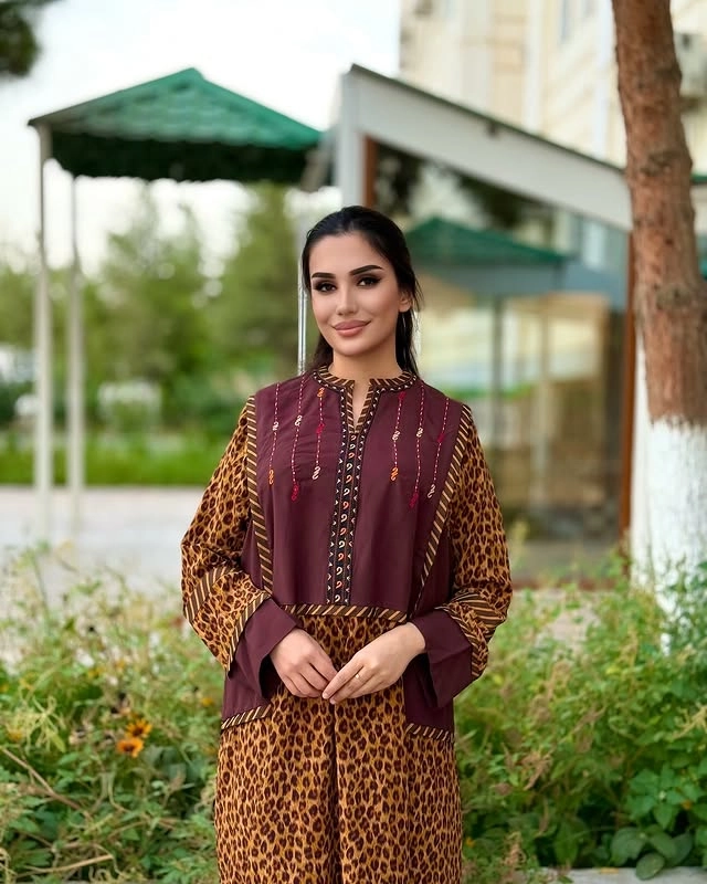 Türkmen fasonlar pombarh fasonlar Fasonlar 2025 fasonlar fason moda modalar Bezen bezen Türkmen fasonlar 2026 Türkmen fasonlar 2025 Türkmen fasonlar 2024 Türkmen fasonlar 2023 turkmenistan türkmenistan turkmen türkmen ashgabat  asgabat aşgabat balkan mary lebap dashoguz dasoguz daşoguz pombarh ponbarhat gulyupek gülýüpek stapel ştapel Gralan Çüýdeşen Abaýa Gadymy Krep Gurultaý 	Keteni Ýüpek Şifon Gipýur Lyon Welwet Atlas Kaşemir Streýç Suzana Ştapel Gülýüpek Pombarh Ýupka Gursakça Aksesuarlar Palto Penjek Okuw eşik Fata Sport eşik Uniforma Nakidka Öýme Şarf kompýuter ýaka ýaglyk Arenda köýnek 2nji el köýnek Taýyn köýnek Matalar Milli lybas milli lybaslar Toý köýnek Toý köýnekler toy koynek toy koynekler gundelik koynekler Gündelik	 
 köýnekler fata koynek Modern taze fason Eskiz koynektm turkmenkoynek türkmenkoynek fason moda moda fasonlar Iş eşik el iş	sada	ýakaly ýakasyz	keşdeli biserli	ýeňli giň nagyşly ýüregi açyk stoýka ýaka ýanly kombinasiýa 	zerli üsti aşak guşakly seçekli gysga ýeňli Ştapel, Ipeker Milli lybas el iş, keşdeli, ýakaly, ýeňli, giň 17-25, 26-35 Goýy-gyzyl, Mämişi yaz, tomus, guyz, gysh