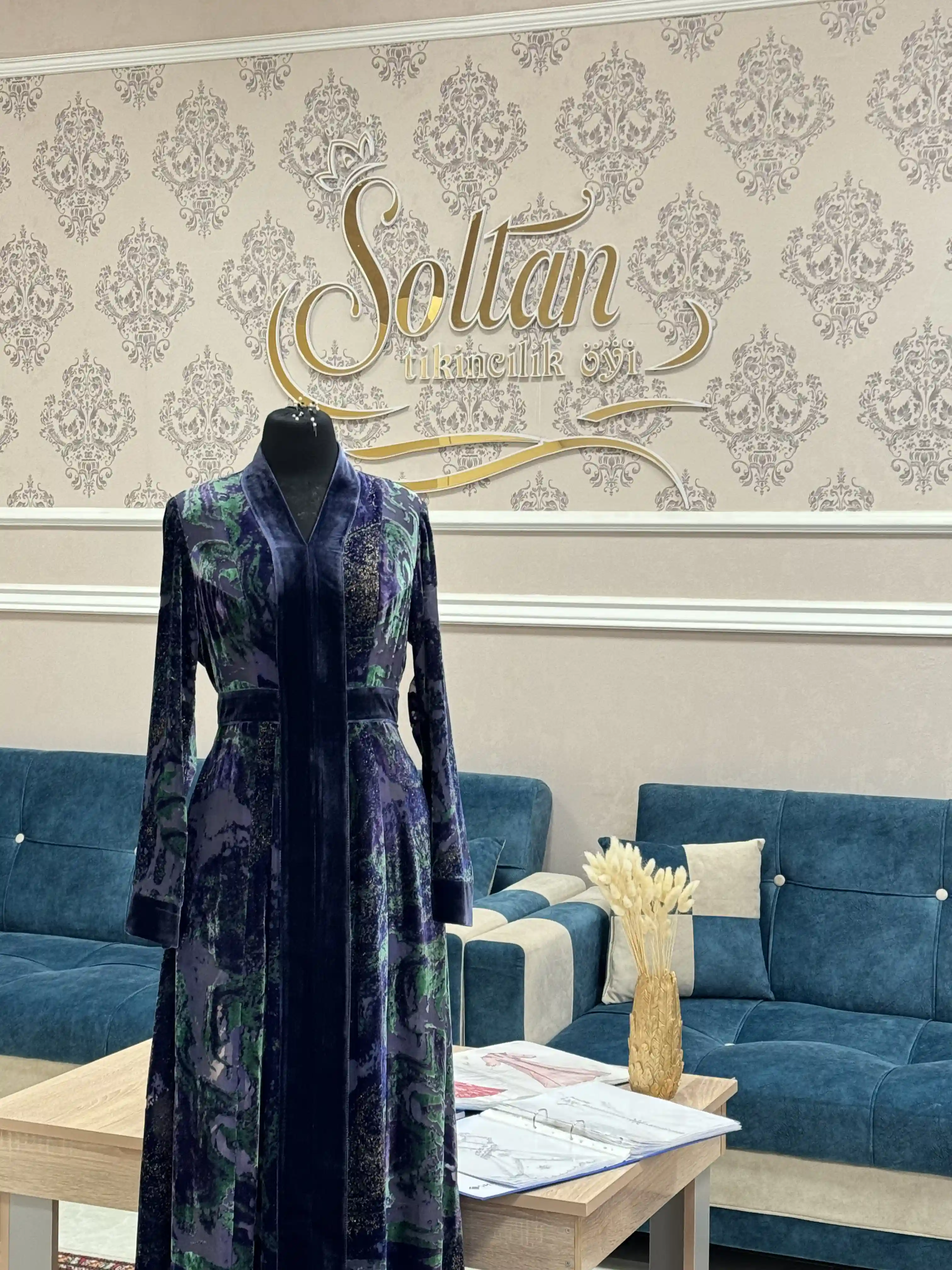 Türkmen fasonlar pombarh fasonlar Fasonlar 2025 fasonlar fason moda modalar Bezen bezen Türkmen fasonlar 2026 Türkmen fasonlar 2025 Türkmen fasonlar 2024 Türkmen fasonlar 2023 turkmenistan türkmenistan turkmen türkmen ashgabat  asgabat aşgabat balkan mary lebap dashoguz dasoguz daşoguz pombarh ponbarhat gulyupek gülýüpek stapel ştapel Gralan Çüýdeşen Abaýa Gadymy Krep Gurultaý 	Keteni Ýüpek Şifon Gipýur Lyon Welwet Atlas Kaşemir Streýç Suzana Ştapel Gülýüpek Pombarh Ýupka Gursakça Aksesuarlar Palto Penjek Okuw eşik Fata Sport eşik Uniforma Nakidka Öýme Şarf kompýuter ýaka ýaglyk Arenda köýnek 2nji el köýnek Taýyn köýnek Matalar Milli lybas milli lybaslar Toý köýnek Toý köýnekler toy koynek toy koynekler gundelik koynekler Gündelik	 
 köýnekler fata koynek Modern taze fason Eskiz koynektm turkmenkoynek türkmenkoynek fason moda moda fasonlar Iş eşik el iş	sada	ýakaly ýakasyz	keşdeli biserli	ýeňli giň nagyşly ýüregi açyk stoýka ýaka ýanly kombinasiýa 	zerli üsti aşak guşakly seçekli gysga ýeňli Panbarhat (Pombarh)