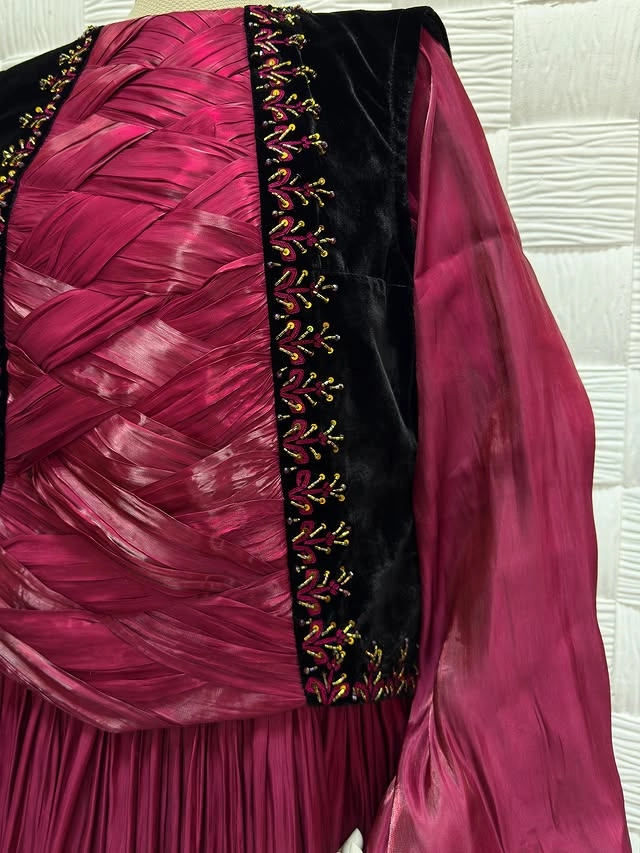 Türkmen fasonlar pombarh fasonlar Fasonlar 2025 fasonlar fason moda modalar Bezen bezen Türkmen fasonlar 2026 Türkmen fasonlar 2025 Türkmen fasonlar 2024 Türkmen fasonlar 2023 turkmenistan türkmenistan turkmen türkmen ashgabat  asgabat aşgabat balkan mary lebap dashoguz dasoguz daşoguz pombarh ponbarhat gulyupek gülýüpek stapel ştapel Gralan Çüýdeşen Abaýa Gadymy Krep Gurultaý 	Keteni Ýüpek Şifon Gipýur Lyon Welwet Atlas Kaşemir Streýç Suzana Ştapel Gülýüpek Pombarh Ýupka Gursakça Aksesuarlar Palto Penjek Okuw eşik Fata Sport eşik Uniforma Nakidka Öýme Şarf kompýuter ýaka ýaglyk Arenda köýnek 2nji el köýnek Taýyn köýnek Matalar Milli lybas milli lybaslar Toý köýnek Toý köýnekler toy koynek toy koynekler gundelik koynekler Gündelik	 
 köýnekler fata koynek Modern taze fason Eskiz koynektm turkmenkoynek türkmenkoynek fason moda moda fasonlar Iş eşik el iş	sada	ýakaly ýakasyz	keşdeli biserli	ýeňli giň nagyşly ýüregi açyk stoýka ýaka ýanly kombinasiýa 	zerli üsti aşak guşakly seçekli gysga ýeňli Toý köýnek ýakasyz, ýeňli, giň 26-35, 35+ Gülgüne, Gyzyl yaz, tomus, guyz, gysh