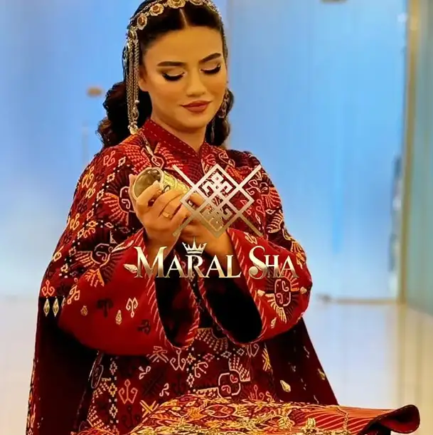 Türkmen fasonlar pombarh fasonlar Fasonlar 2025 fasonlar fason moda modalar Bezen bezen Türkmen fasonlar 2026 Türkmen fasonlar 2025 Türkmen fasonlar 2024 Türkmen fasonlar 2023 turkmenistan türkmenistan turkmen türkmen ashgabat  asgabat aşgabat balkan mary lebap dashoguz dasoguz daşoguz pombarh ponbarhat gulyupek gülýüpek stapel ştapel Gralan Çüýdeşen Abaýa Gadymy Krep Gurultaý 	Keteni Ýüpek Şifon Gipýur Lyon Welwet Atlas Kaşemir Streýç Suzana Ştapel Gülýüpek Pombarh Ýupka Gursakça Aksesuarlar Palto Penjek Okuw eşik Fata Sport eşik Uniforma Nakidka Öýme Şarf kompýuter ýaka ýaglyk Arenda köýnek 2nji el köýnek Taýyn köýnek Matalar Milli lybas milli lybaslar Toý köýnek Toý köýnekler toy koynek toy koynekler gundelik koynekler Gündelik	 
 köýnekler fata koynek Modern taze fason Eskiz koynektm turkmenkoynek türkmenkoynek fason moda moda fasonlar Iş eşik el iş	sada	ýakaly ýakasyz	keşdeli biserli	ýeňli giň nagyşly ýüregi açyk stoýka ýaka ýanly kombinasiýa 	zerli üsti aşak guşakly seçekli gysga ýeňli 