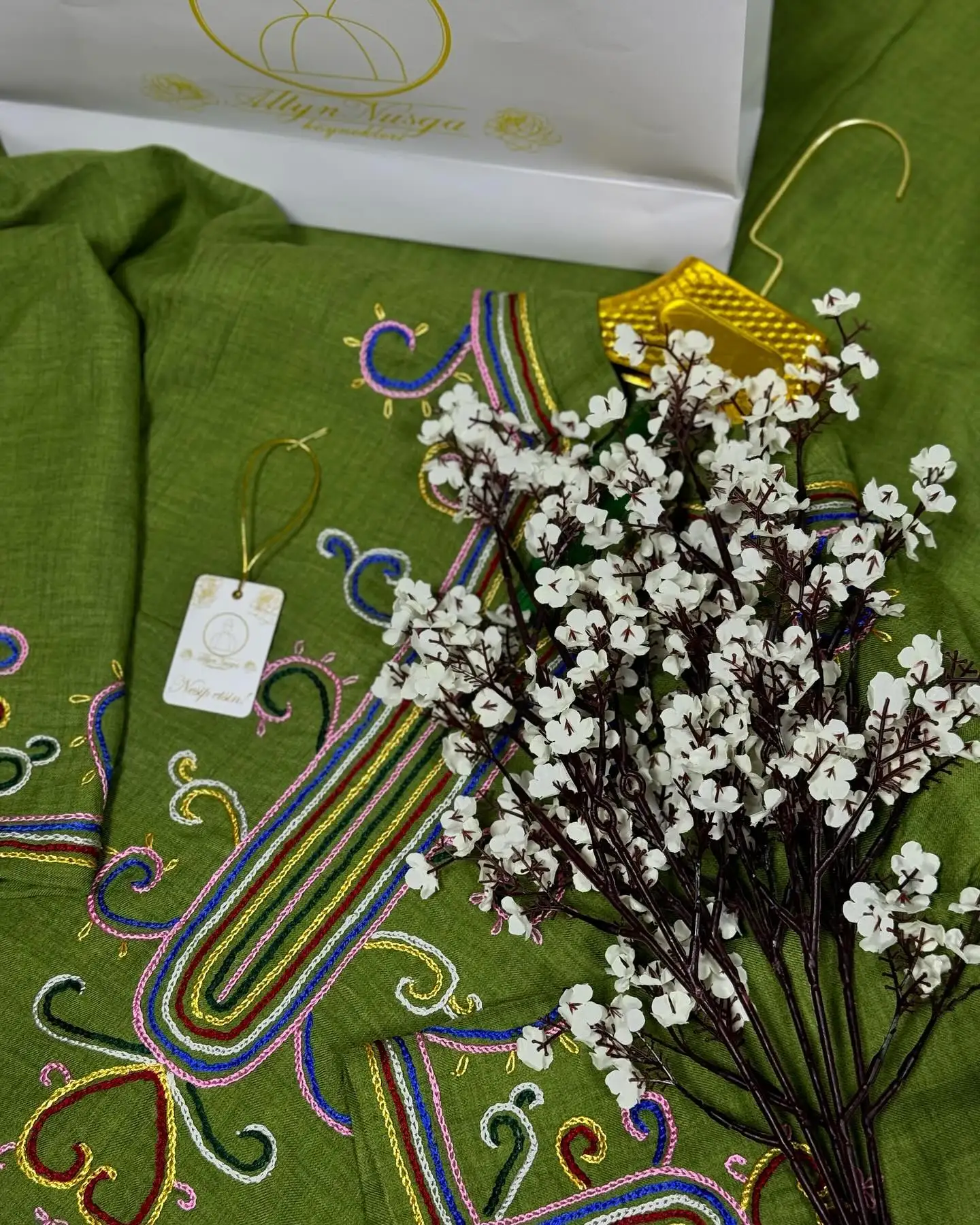 Türkmen fasonlar pombarh fasonlar Fasonlar 2025 fasonlar fason moda modalar Bezen bezen Türkmen fasonlar 2026 Türkmen fasonlar 2025 Türkmen fasonlar 2024 Türkmen fasonlar 2023 turkmenistan türkmenistan turkmen türkmen ashgabat  asgabat aşgabat balkan mary lebap dashoguz dasoguz daşoguz pombarh ponbarhat gulyupek gülýüpek stapel ştapel Gralan Çüýdeşen Abaýa Gadymy Krep Gurultaý 	Keteni Ýüpek Şifon Gipýur Lyon Welwet Atlas Kaşemir Streýç Suzana Ştapel Gülýüpek Pombarh Ýupka Gursakça Aksesuarlar Palto Penjek Okuw eşik Fata Sport eşik Uniforma Nakidka Öýme Şarf kompýuter ýaka ýaglyk Arenda köýnek 2nji el köýnek Taýyn köýnek Matalar Milli lybas milli lybaslar Toý köýnek Toý köýnekler toy koynek toy koynekler gundelik koynekler Gündelik	 
 köýnekler fata koynek Modern taze fason Eskiz koynektm turkmenkoynek türkmenkoynek fason moda moda fasonlar Iş eşik el iş	sada	ýakaly ýakasyz	keşdeli biserli	ýeňli giň nagyşly ýüregi açyk stoýka ýaka ýanly kombinasiýa 	zerli üsti aşak guşakly seçekli gysga ýeňli Lyon  el iş, ýakaly, stoýka ýaka  Goýy-ýaşyl