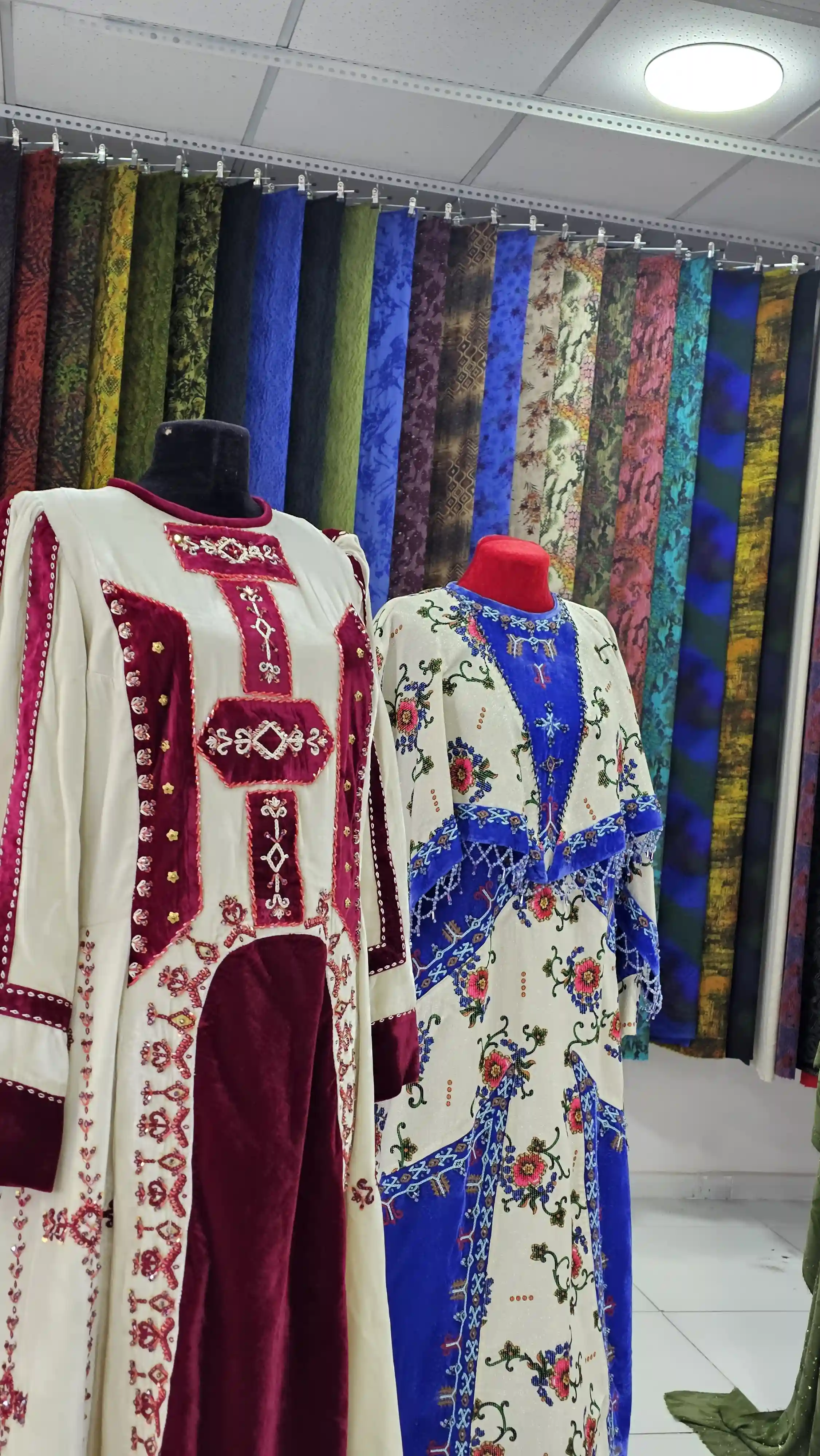 Türkmen fasonlar pombarh fasonlar Fasonlar 2025 fasonlar fason moda modalar Bezen bezen Türkmen fasonlar 2026 Türkmen fasonlar 2025 Türkmen fasonlar 2024 Türkmen fasonlar 2023 turkmenistan türkmenistan turkmen türkmen ashgabat  asgabat aşgabat balkan mary lebap dashoguz dasoguz daşoguz pombarh ponbarhat gulyupek gülýüpek stapel ştapel Gralan Çüýdeşen Abaýa Gadymy Krep Gurultaý 	Keteni Ýüpek Şifon Gipýur Lyon Welwet Atlas Kaşemir Streýç Suzana Ştapel Gülýüpek Pombarh Ýupka Gursakça Aksesuarlar Palto Penjek Okuw eşik Fata Sport eşik Uniforma Nakidka Öýme Şarf kompýuter ýaka ýaglyk Arenda köýnek 2nji el köýnek Taýyn köýnek Matalar Milli lybas milli lybaslar Toý köýnek Toý köýnekler toy koynek toy koynekler gundelik koynekler Gündelik	 
 köýnekler fata koynek Modern taze fason Eskiz koynektm turkmenkoynek türkmenkoynek fason moda moda fasonlar Iş eşik el iş	sada	ýakaly ýakasyz	keşdeli biserli	ýeňli giň nagyşly ýüregi açyk stoýka ýaka ýanly kombinasiýa 	zerli üsti aşak guşakly seçekli gysga ýeňli Panbarhat (Pombarh) Toý köýnek el iş, keşdeli, biserli 17-25 Ak, Gyzyl yaz, tomus, guyz, gysh 2nji el