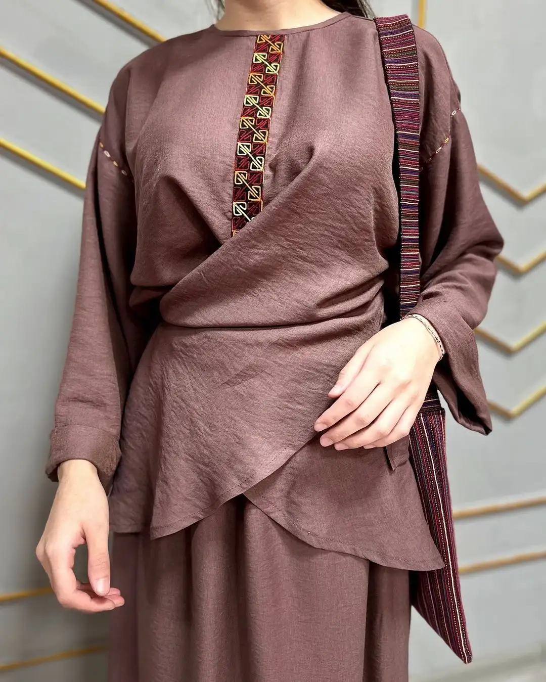 Türkmen fasonlar pombarh fasonlar Fasonlar 2025 fasonlar fason moda modalar Bezen bezen Türkmen fasonlar 2026 Türkmen fasonlar 2025 Türkmen fasonlar 2024 Türkmen fasonlar 2023 turkmenistan türkmenistan turkmen türkmen ashgabat  asgabat aşgabat balkan mary lebap dashoguz dasoguz daşoguz pombarh ponbarhat gulyupek gülýüpek stapel ştapel Gralan Çüýdeşen Abaýa Gadymy Krep Gurultaý 	Keteni Ýüpek Şifon Gipýur Lyon Welwet Atlas Kaşemir Streýç Suzana Ştapel Gülýüpek Pombarh Ýupka Gursakça Aksesuarlar Palto Penjek Okuw eşik Fata Sport eşik Uniforma Nakidka Öýme Şarf kompýuter ýaka ýaglyk Arenda köýnek 2nji el köýnek Taýyn köýnek Matalar Milli lybas milli lybaslar Toý köýnek Toý köýnekler toy koynek toy koynekler gundelik koynekler Gündelik	 
 köýnekler fata koynek Modern taze fason Eskiz koynektm turkmenkoynek türkmenkoynek fason moda moda fasonlar Iş eşik el iş	sada	ýakaly ýakasyz	keşdeli biserli	ýeňli giň nagyşly ýüregi açyk stoýka ýaka ýanly kombinasiýa 	zerli üsti aşak guşakly seçekli gysga ýeňli Ýüpek, Lyon Gündelik sada, nagyşly  Bežewyý, Gök, Goýy-gyzyl, Wizon, Goýy-çal  Taýyn köýnek