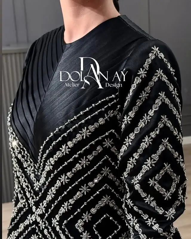 Türkmen fasonlar pombarh fasonlar Fasonlar 2025 fasonlar fason moda modalar Bezen bezen Türkmen fasonlar 2026 Türkmen fasonlar 2025 Türkmen fasonlar 2024 Türkmen fasonlar 2023 turkmenistan türkmenistan turkmen türkmen ashgabat  asgabat aşgabat balkan mary lebap dashoguz dasoguz daşoguz pombarh ponbarhat gulyupek gülýüpek stapel ştapel Gralan Çüýdeşen Abaýa Gadymy Krep Gurultaý 	Keteni Ýüpek Şifon Gipýur Lyon Welwet Atlas Kaşemir Streýç Suzana Ştapel Gülýüpek Pombarh Ýupka Gursakça Aksesuarlar Palto Penjek Okuw eşik Fata Sport eşik Uniforma Nakidka Öýme Şarf kompýuter ýaka ýaglyk Arenda köýnek 2nji el köýnek Taýyn köýnek Matalar Milli lybas milli lybaslar Toý köýnek Toý köýnekler toy koynek toy koynekler gundelik koynekler Gündelik	 
 köýnekler fata koynek Modern taze fason Eskiz koynektm turkmenkoynek türkmenkoynek fason moda moda fasonlar Iş eşik el iş	sada	ýakaly ýakasyz	keşdeli biserli	ýeňli giň nagyşly ýüregi açyk stoýka ýaka ýanly kombinasiýa 	zerli üsti aşak guşakly seçekli gysga ýeňli Lyon, Şantu Toý köýnek el iş, ýakasyz, biserli, ýeňli, giň, nagyşly 17-25, 26-35 Gara yaz, tomus