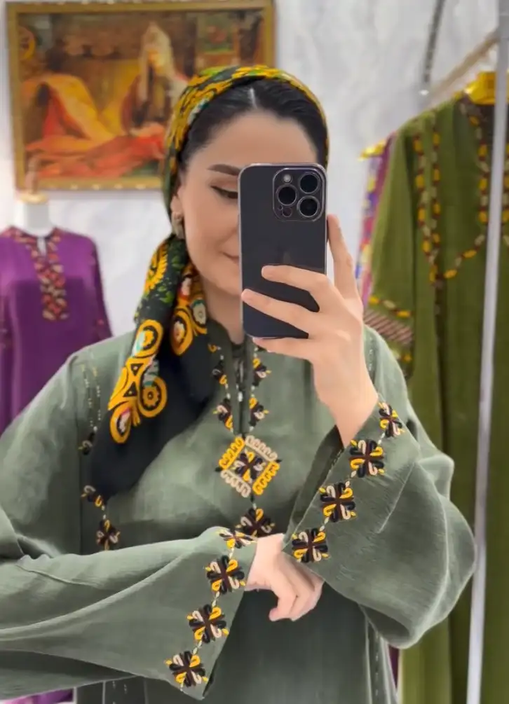 Türkmen fasonlar pombarh fasonlar Fasonlar 2025 fasonlar fason moda modalar Bezen bezen Türkmen fasonlar 2026 Türkmen fasonlar 2025 Türkmen fasonlar 2024 Türkmen fasonlar 2023 turkmenistan türkmenistan turkmen türkmen ashgabat  asgabat aşgabat balkan mary lebap dashoguz dasoguz daşoguz pombarh ponbarhat gulyupek gülýüpek stapel ştapel Gralan Çüýdeşen Abaýa Gadymy Krep Gurultaý 	Keteni Ýüpek Şifon Gipýur Lyon Welwet Atlas Kaşemir Streýç Suzana Ştapel Gülýüpek Pombarh Ýupka Gursakça Aksesuarlar Palto Penjek Okuw eşik Fata Sport eşik Uniforma Nakidka Öýme Şarf kompýuter ýaka ýaglyk Arenda köýnek 2nji el köýnek Taýyn köýnek Matalar Milli lybas milli lybaslar Toý köýnek Toý köýnekler toy koynek toy koynekler gundelik koynekler Gündelik	 
 köýnekler fata koynek Modern taze fason Eskiz koynektm turkmenkoynek türkmenkoynek fason moda moda fasonlar Iş eşik el iş	sada	ýakaly ýakasyz	keşdeli biserli	ýeňli giň nagyşly ýüregi açyk stoýka ýaka ýanly kombinasiýa 	zerli üsti aşak guşakly seçekli gysga ýeňli Gülýüpek Toý köýnek el iş, keşdeli, ýakaly, ýeňli, giň, nagyşly 17-25, 26-35, 35+ Haki, #4B2C75 yaz, tomus, guyz, gysh