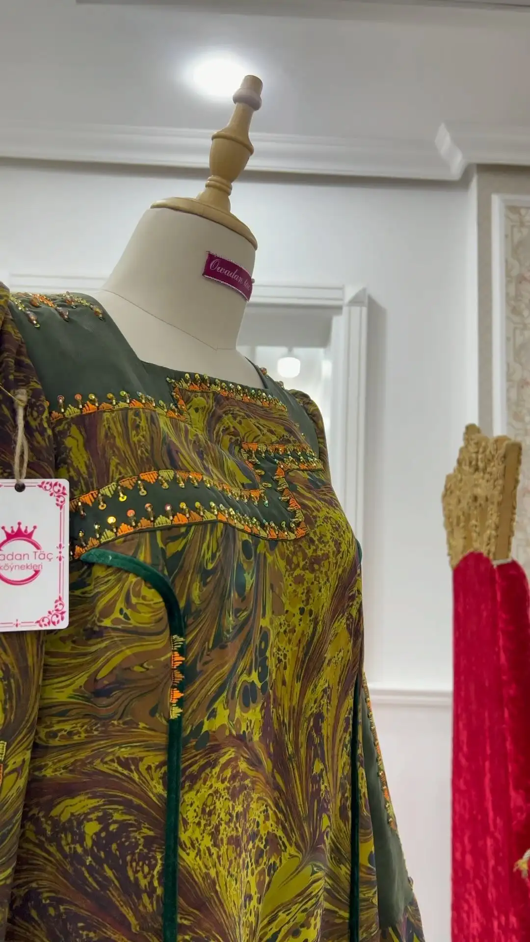 Türkmen fasonlar pombarh fasonlar Fasonlar 2025 fasonlar fason moda modalar Bezen bezen Türkmen fasonlar 2026 Türkmen fasonlar 2025 Türkmen fasonlar 2024 Türkmen fasonlar 2023 turkmenistan türkmenistan turkmen türkmen ashgabat  asgabat aşgabat balkan mary lebap dashoguz dasoguz daşoguz pombarh ponbarhat gulyupek gülýüpek stapel ştapel Gralan Çüýdeşen Abaýa Gadymy Krep Gurultaý 	Keteni Ýüpek Şifon Gipýur Lyon Welwet Atlas Kaşemir Streýç Suzana Ştapel Gülýüpek Pombarh Ýupka Gursakça Aksesuarlar Palto Penjek Okuw eşik Fata Sport eşik Uniforma Nakidka Öýme Şarf kompýuter ýaka ýaglyk Arenda köýnek 2nji el köýnek Taýyn köýnek Matalar Milli lybas milli lybaslar Toý köýnek Toý köýnekler toy koynek toy koynekler gundelik koynekler Gündelik	 
 köýnekler fata koynek Modern taze fason Eskiz koynektm turkmenkoynek türkmenkoynek fason moda moda fasonlar Iş eşik el iş	sada	ýakaly ýakasyz	keşdeli biserli	ýeňli giň nagyşly ýüregi açyk stoýka ýaka ýanly kombinasiýa 	zerli üsti aşak guşakly seçekli gysga ýeňli Panbarhat (Pombarh)  el iş, ýakasyz  Goýy-ýaşyl