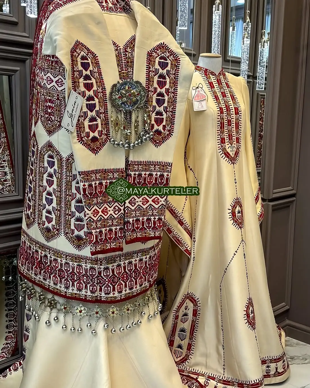 Türkmen fasonlar pombarh fasonlar Fasonlar 2025 fasonlar fason moda modalar Bezen bezen Türkmen fasonlar 2026 Türkmen fasonlar 2025 Türkmen fasonlar 2024 Türkmen fasonlar 2023 turkmenistan türkmenistan turkmen türkmen ashgabat  asgabat aşgabat balkan mary lebap dashoguz dasoguz daşoguz pombarh ponbarhat gulyupek gülýüpek stapel ştapel Gralan Çüýdeşen Abaýa Gadymy Krep Gurultaý 	Keteni Ýüpek Şifon Gipýur Lyon Welwet Atlas Kaşemir Streýç Suzana Ştapel Gülýüpek Pombarh Ýupka Gursakça Aksesuarlar Palto Penjek Okuw eşik Fata Sport eşik Uniforma Nakidka Öýme Şarf kompýuter ýaka ýaglyk Arenda köýnek 2nji el köýnek Taýyn köýnek Matalar Milli lybas milli lybaslar Toý köýnek Toý köýnekler toy koynek toy koynekler gundelik koynekler Gündelik	 
 köýnekler fata koynek Modern taze fason Eskiz koynektm turkmenkoynek türkmenkoynek fason moda moda fasonlar Iş eşik el iş	sada	ýakaly ýakasyz	keşdeli biserli	ýeňli giň nagyşly ýüregi açyk stoýka ýaka ýanly kombinasiýa 	zerli üsti aşak guşakly seçekli gysga ýeňli Keteni Toý köýnek, Milli lybas el iş, keşdeli, ýakaly, ýeňli, giň, nagyşly 17-25, 26-35 Bežewyý, Altyn