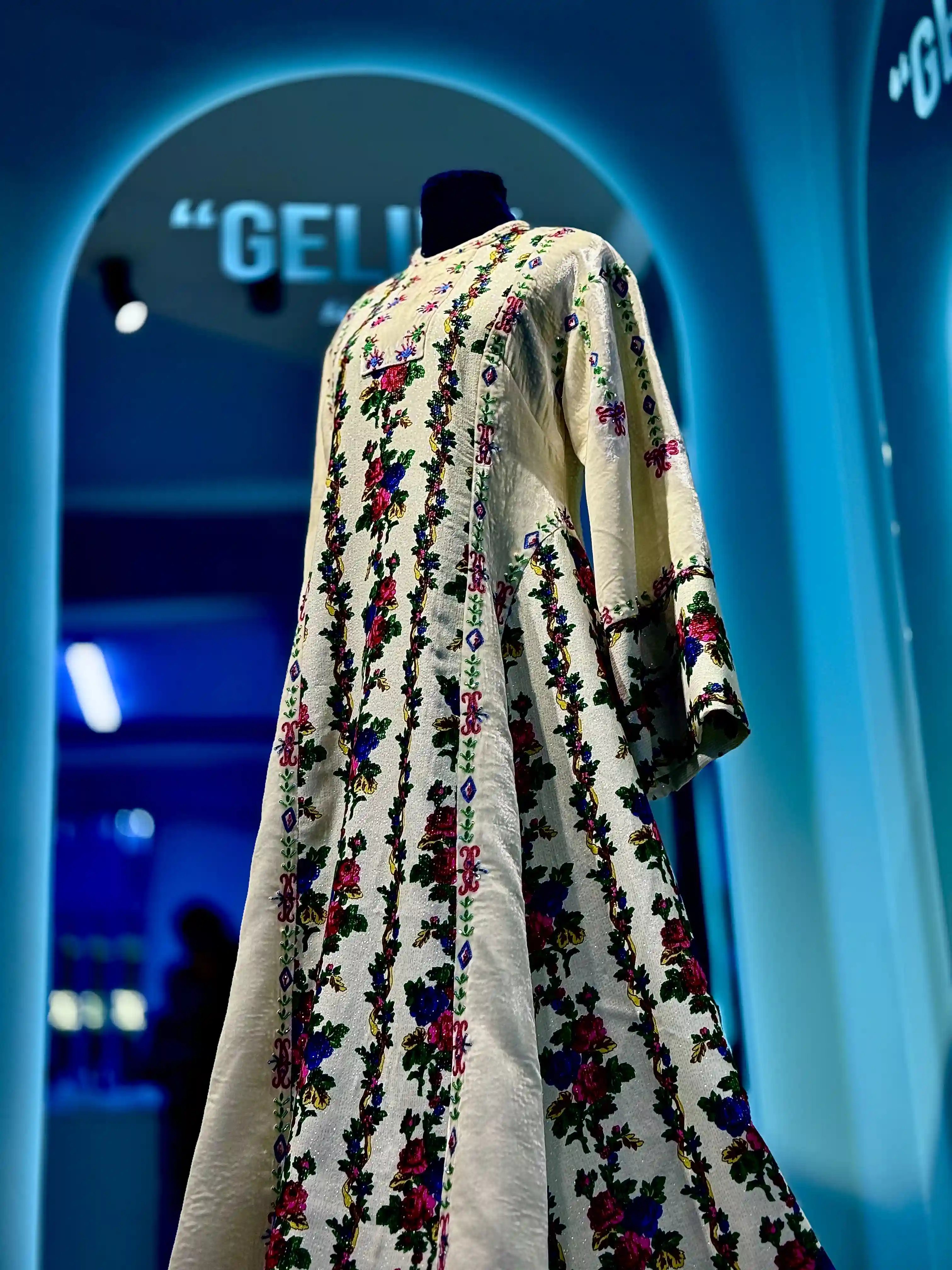 Türkmen fasonlar pombarh fasonlar Fasonlar 2025 fasonlar fason moda modalar Bezen bezen Türkmen fasonlar 2026 Türkmen fasonlar 2025 Türkmen fasonlar 2024 Türkmen fasonlar 2023 turkmenistan türkmenistan turkmen türkmen ashgabat  asgabat aşgabat balkan mary lebap dashoguz dasoguz daşoguz pombarh ponbarhat gulyupek gülýüpek stapel ştapel Gralan Çüýdeşen Abaýa Gadymy Krep Gurultaý 	Keteni Ýüpek Şifon Gipýur Lyon Welwet Atlas Kaşemir Streýç Suzana Ştapel Gülýüpek Pombarh Ýupka Gursakça Aksesuarlar Palto Penjek Okuw eşik Fata Sport eşik Uniforma Nakidka Öýme Şarf kompýuter ýaka ýaglyk Arenda köýnek 2nji el köýnek Taýyn köýnek Matalar Milli lybas milli lybaslar Toý köýnek Toý köýnekler toy koynek toy koynekler gundelik koynekler Gündelik	 
 köýnekler fata koynek Modern taze fason Eskiz koynektm turkmenkoynek türkmenkoynek fason moda moda fasonlar Iş eşik el iş	sada	ýakaly ýakasyz	keşdeli biserli	ýeňli giň nagyşly ýüregi açyk stoýka ýaka ýanly kombinasiýa 	zerli üsti aşak guşakly seçekli gysga ýeňli Panbarhat (Pombarh) Toý köýnek, Gündelik sada, ýakasyz, ýeňli 17-25, 26-35 Bežewyý