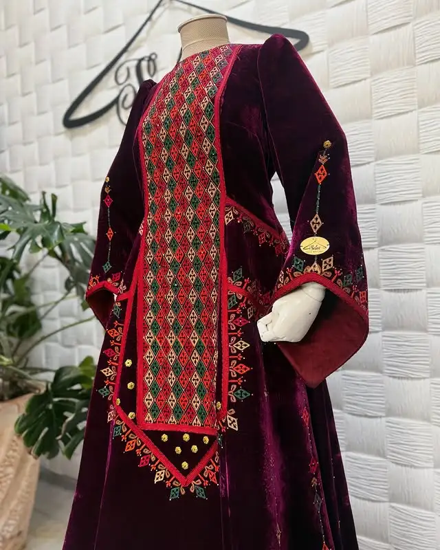 Türkmen fasonlar pombarh fasonlar Fasonlar 2025 fasonlar fason moda modalar Bezen bezen Türkmen fasonlar 2026 Türkmen fasonlar 2025 Türkmen fasonlar 2024 Türkmen fasonlar 2023 turkmenistan türkmenistan turkmen türkmen ashgabat  asgabat aşgabat balkan mary lebap dashoguz dasoguz daşoguz pombarh ponbarhat gulyupek gülýüpek stapel ştapel Gralan Çüýdeşen Abaýa Gadymy Krep Gurultaý 	Keteni Ýüpek Şifon Gipýur Lyon Welwet Atlas Kaşemir Streýç Suzana Ştapel Gülýüpek Pombarh Ýupka Gursakça Aksesuarlar Palto Penjek Okuw eşik Fata Sport eşik Uniforma Nakidka Öýme Şarf kompýuter ýaka ýaglyk Arenda köýnek 2nji el köýnek Taýyn köýnek Matalar Milli lybas milli lybaslar Toý köýnek Toý köýnekler toy koynek toy koynekler gundelik koynekler Gündelik	 
 köýnekler fata koynek Modern taze fason Eskiz koynektm turkmenkoynek türkmenkoynek fason moda moda fasonlar Iş eşik el iş	sada	ýakaly ýakasyz	keşdeli biserli	ýeňli giň nagyşly ýüregi açyk stoýka ýaka ýanly kombinasiýa 	zerli üsti aşak guşakly seçekli gysga ýeňli Panbarhat (Pombarh) Toý köýnek el iş, keşdeli, ýakasyz, ýanly, ýeňli, giň, nagyşly 26-35, 35+ Goýy-gyzyl yaz, guyz, gysh