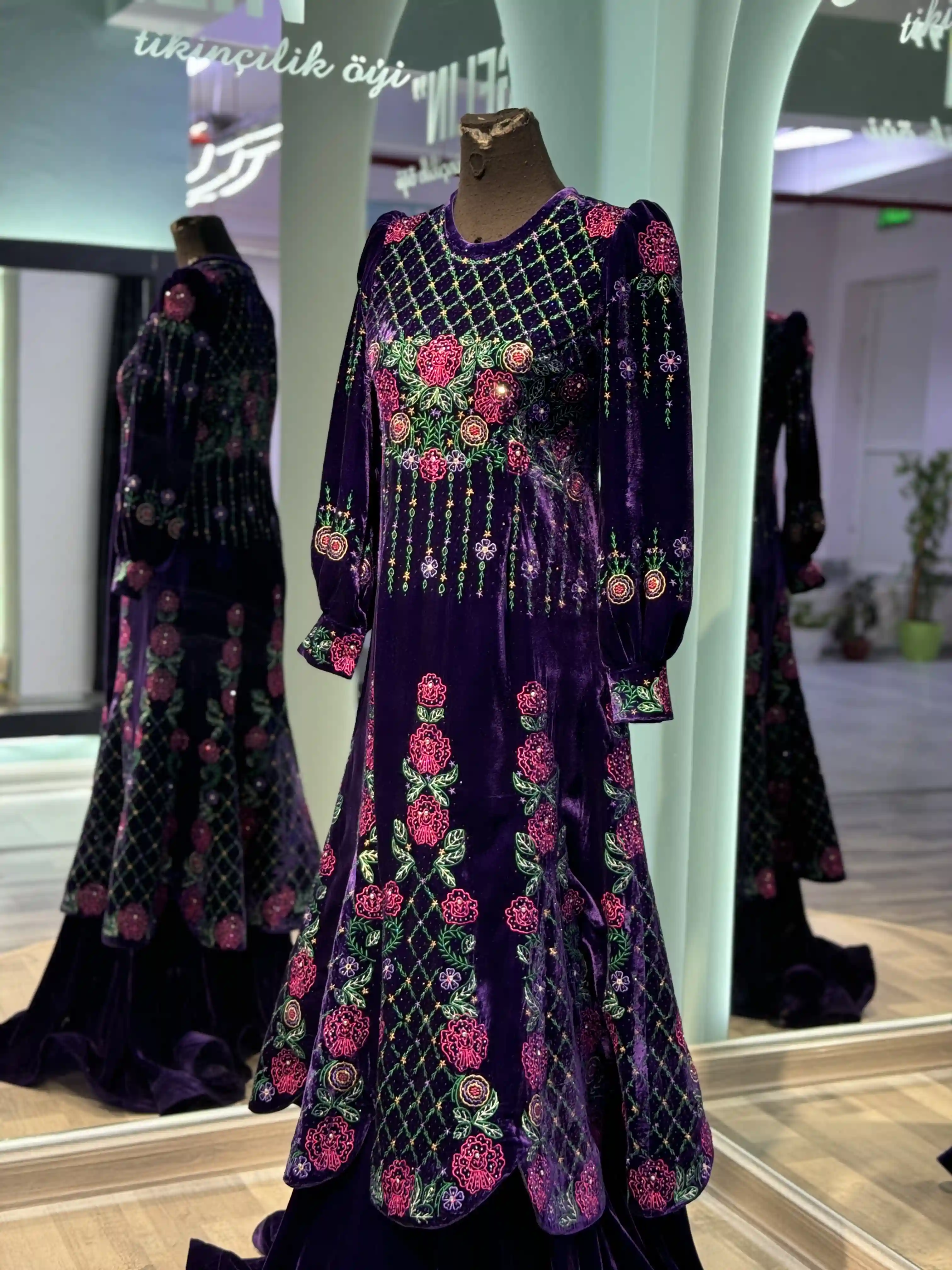 Türkmen fasonlar pombarh fasonlar Fasonlar 2025 fasonlar fason moda modalar Bezen bezen Türkmen fasonlar 2026 Türkmen fasonlar 2025 Türkmen fasonlar 2024 Türkmen fasonlar 2023 turkmenistan türkmenistan turkmen türkmen ashgabat  asgabat aşgabat balkan mary lebap dashoguz dasoguz daşoguz pombarh ponbarhat gulyupek gülýüpek stapel ştapel Gralan Çüýdeşen Abaýa Gadymy Krep Gurultaý 	Keteni Ýüpek Şifon Gipýur Lyon Welwet Atlas Kaşemir Streýç Suzana Ştapel Gülýüpek Pombarh Ýupka Gursakça Aksesuarlar Palto Penjek Okuw eşik Fata Sport eşik Uniforma Nakidka Öýme Şarf kompýuter ýaka ýaglyk Arenda köýnek 2nji el köýnek Taýyn köýnek Matalar Milli lybas milli lybaslar Toý köýnek Toý köýnekler toy koynek toy koynekler gundelik koynekler Gündelik	 
 köýnekler fata koynek Modern taze fason Eskiz koynektm turkmenkoynek türkmenkoynek fason moda moda fasonlar Iş eşik el iş	sada	ýakaly ýakasyz	keşdeli biserli	ýeňli giň nagyşly ýüregi açyk stoýka ýaka ýanly kombinasiýa 	zerli üsti aşak guşakly seçekli gysga ýeňli Panbarhat (Pombarh) Toý köýnek el iş, keşdeli, ýakaly, biserli, ýeňli 17-25 Benewşe