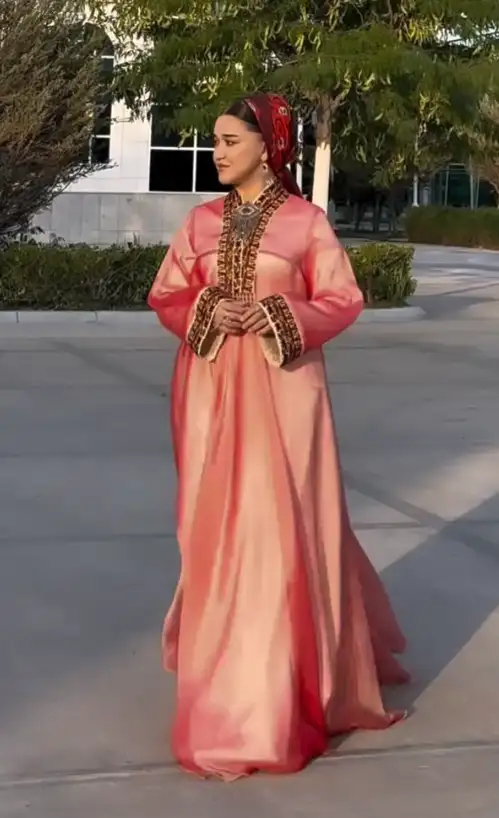 Türkmen fasonlar pombarh fasonlar Fasonlar 2025 fasonlar fason moda modalar Bezen bezen Türkmen fasonlar 2026 Türkmen fasonlar 2025 Türkmen fasonlar 2024 Türkmen fasonlar 2023 turkmenistan türkmenistan turkmen türkmen ashgabat  asgabat aşgabat balkan mary lebap dashoguz dasoguz daşoguz pombarh ponbarhat gulyupek gülýüpek stapel ştapel Gralan Çüýdeşen Abaýa Gadymy Krep Gurultaý 	Keteni Ýüpek Şifon Gipýur Lyon Welwet Atlas Kaşemir Streýç Suzana Ştapel Gülýüpek Pombarh Ýupka Gursakça Aksesuarlar Palto Penjek Okuw eşik Fata Sport eşik Uniforma Nakidka Öýme Şarf kompýuter ýaka ýaglyk Arenda köýnek 2nji el köýnek Taýyn köýnek Matalar Milli lybas milli lybaslar Toý köýnek Toý köýnekler toy koynek toy koynekler gundelik koynekler Gündelik	 
 köýnekler fata koynek Modern taze fason Eskiz koynektm turkmenkoynek türkmenkoynek fason moda moda fasonlar Iş eşik el iş	sada	ýakaly ýakasyz	keşdeli biserli	ýeňli giň nagyşly ýüregi açyk stoýka ýaka ýanly kombinasiýa 	zerli üsti aşak guşakly seçekli gysga ýeňli Şifon Gündelik sada, ýakaly, ýeňli, giň 17-25, 26-35 Gülgüne yaz, tomus, guyz