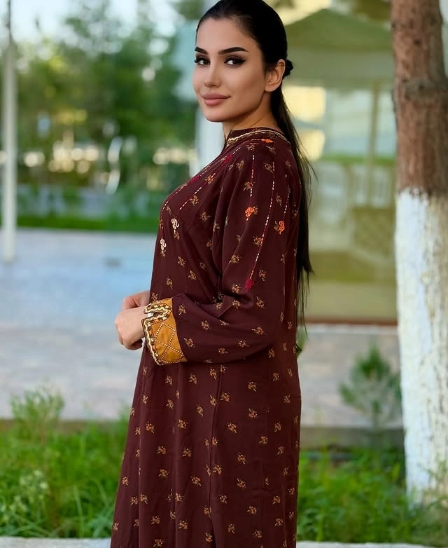 Türkmen fasonlar pombarh fasonlar Fasonlar 2025 fasonlar fason moda modalar Bezen bezen Türkmen fasonlar 2026 Türkmen fasonlar 2025 Türkmen fasonlar 2024 Türkmen fasonlar 2023 turkmenistan türkmenistan turkmen türkmen ashgabat  asgabat aşgabat balkan mary lebap dashoguz dasoguz daşoguz pombarh ponbarhat gulyupek gülýüpek stapel ştapel Gralan Çüýdeşen Abaýa Gadymy Krep Gurultaý 	Keteni Ýüpek Şifon Gipýur Lyon Welwet Atlas Kaşemir Streýç Suzana Ştapel Gülýüpek Pombarh Ýupka Gursakça Aksesuarlar Palto Penjek Okuw eşik Fata Sport eşik Uniforma Nakidka Öýme Şarf kompýuter ýaka ýaglyk Arenda köýnek 2nji el köýnek Taýyn köýnek Matalar Milli lybas milli lybaslar Toý köýnek Toý köýnekler toy koynek toy koynekler gundelik koynekler Gündelik	 
 köýnekler fata koynek Modern taze fason Eskiz koynektm turkmenkoynek türkmenkoynek fason moda moda fasonlar Iş eşik el iş	sada	ýakaly ýakasyz	keşdeli biserli	ýeňli giň nagyşly ýüregi açyk stoýka ýaka ýanly kombinasiýa 	zerli üsti aşak guşakly seçekli gysga ýeňli Ştapel Gündelik keşdeli, ýakaly, ýeňli, giň, nagyşly 12-16, 17-25, 26-35, 35+ Goýy-gyzyl yaz, tomus, guyz, gysh Taýyn köýnek