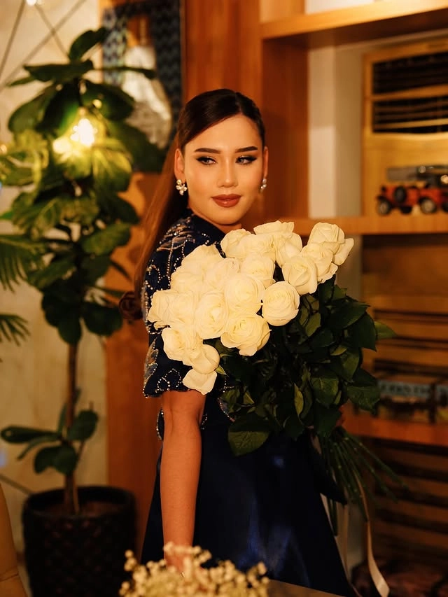 Türkmen fasonlar pombarh fasonlar Fasonlar 2025 fasonlar fason moda modalar Bezen bezen Türkmen fasonlar 2026 Türkmen fasonlar 2025 Türkmen fasonlar 2024 Türkmen fasonlar 2023 turkmenistan türkmenistan turkmen türkmen ashgabat  asgabat aşgabat balkan mary lebap dashoguz dasoguz daşoguz pombarh ponbarhat gulyupek gülýüpek stapel ştapel Gralan Çüýdeşen Abaýa Gadymy Krep Gurultaý 	Keteni Ýüpek Şifon Gipýur Lyon Welwet Atlas Kaşemir Streýç Suzana Ştapel Gülýüpek Pombarh Ýupka Gursakça Aksesuarlar Palto Penjek Okuw eşik Fata Sport eşik Uniforma Nakidka Öýme Şarf kompýuter ýaka ýaglyk Arenda köýnek 2nji el köýnek Taýyn köýnek Matalar Milli lybas milli lybaslar Toý köýnek Toý köýnekler toy koynek toy koynekler gundelik koynekler Gündelik	 
 köýnekler fata koynek Modern taze fason Eskiz koynektm turkmenkoynek türkmenkoynek fason moda moda fasonlar Iş eşik el iş	sada	ýakaly ýakasyz	keşdeli biserli	ýeňli giň nagyşly ýüregi açyk stoýka ýaka ýanly kombinasiýa 	zerli üsti aşak guşakly seçekli gysga ýeňli Panbarhat (Pombarh), Parça Toý köýnek, Modern ýakasyz, gysga ýeňli, kombinasiýa, üsti aşak 17-25, 26-35 Goýy-gök tomus