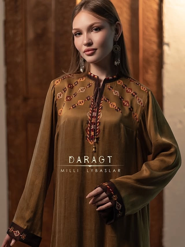 Türkmen fasonlar pombarh fasonlar Fasonlar 2025 fasonlar fason moda modalar Bezen bezen Türkmen fasonlar 2026 Türkmen fasonlar 2025 Türkmen fasonlar 2024 Türkmen fasonlar 2023 turkmenistan türkmenistan turkmen türkmen ashgabat  asgabat aşgabat balkan mary lebap dashoguz dasoguz daşoguz pombarh ponbarhat gulyupek gülýüpek stapel ştapel Gralan Çüýdeşen Abaýa Gadymy Krep Gurultaý 	Keteni Ýüpek Şifon Gipýur Lyon Welwet Atlas Kaşemir Streýç Suzana Ştapel Gülýüpek Pombarh Ýupka Gursakça Aksesuarlar Palto Penjek Okuw eşik Fata Sport eşik Uniforma Nakidka Öýme Şarf kompýuter ýaka ýaglyk Arenda köýnek 2nji el köýnek Taýyn köýnek Matalar Milli lybas milli lybaslar Toý köýnek Toý köýnekler toy koynek toy koynekler gundelik koynekler Gündelik	 
 köýnekler fata koynek Modern taze fason Eskiz koynektm turkmenkoynek türkmenkoynek fason moda moda fasonlar Iş eşik el iş	sada	ýakaly ýakasyz	keşdeli biserli	ýeňli giň nagyşly ýüregi açyk stoýka ýaka ýanly kombinasiýa 	zerli üsti aşak guşakly seçekli gysga ýeňli Gülýüpek Gündelik, Milli lybas el iş, ýakaly, ýeňli, giň, nagyşly 17-25 Goňur yaz, tomus, guyz