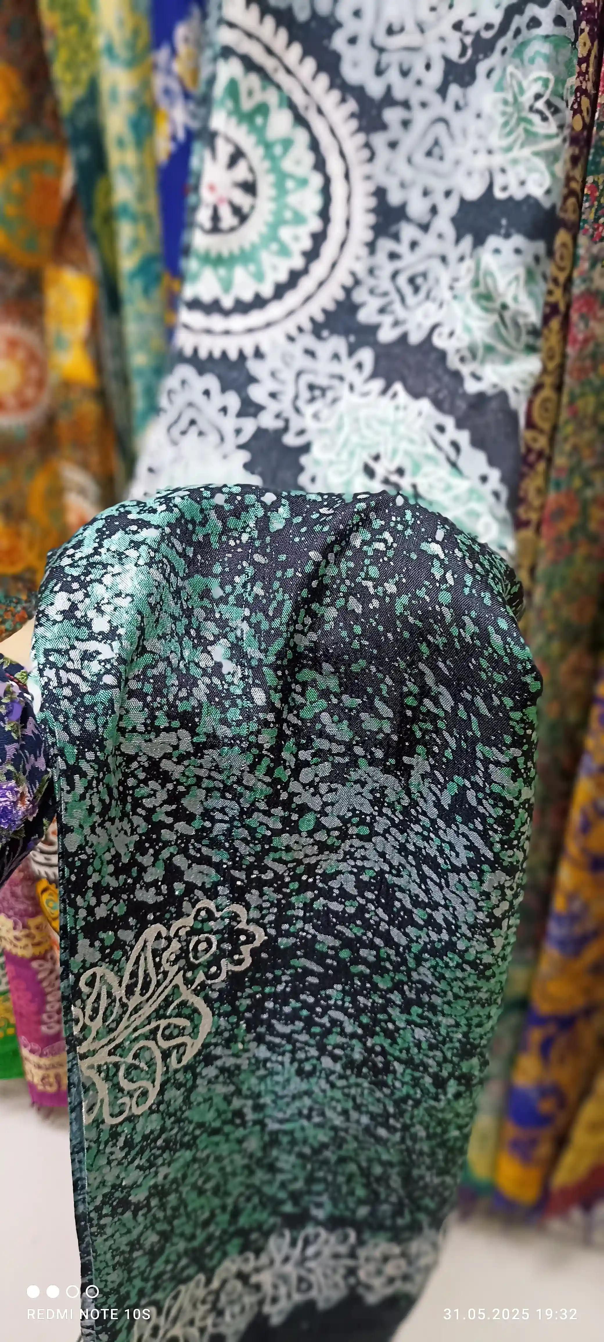 Türkmen fasonlar pombarh fasonlar Fasonlar 2025 fasonlar fason moda modalar Bezen bezen Türkmen fasonlar 2026 Türkmen fasonlar 2025 Türkmen fasonlar 2024 Türkmen fasonlar 2023 turkmenistan türkmenistan turkmen türkmen ashgabat  asgabat aşgabat balkan mary lebap dashoguz dasoguz daşoguz pombarh ponbarhat gulyupek gülýüpek stapel ştapel Gralan Çüýdeşen Abaýa Gadymy Krep Gurultaý 	Keteni Ýüpek Şifon Gipýur Lyon Welwet Atlas Kaşemir Streýç Suzana Ştapel Gülýüpek Pombarh Ýupka Gursakça Aksesuarlar Palto Penjek Okuw eşik Fata Sport eşik Uniforma Nakidka Öýme Şarf kompýuter ýaka ýaglyk Arenda köýnek 2nji el köýnek Taýyn köýnek Matalar Milli lybas milli lybaslar Toý köýnek Toý köýnekler toy koynek toy koynekler gundelik koynekler Gündelik	 
 köýnekler fata koynek Modern taze fason Eskiz koynektm turkmenkoynek türkmenkoynek fason moda moda fasonlar Iş eşik el iş	sada	ýakaly ýakasyz	keşdeli biserli	ýeňli giň nagyşly ýüregi açyk stoýka ýaka ýanly kombinasiýa 	zerli üsti aşak guşakly seçekli gysga ýeňli Öýme