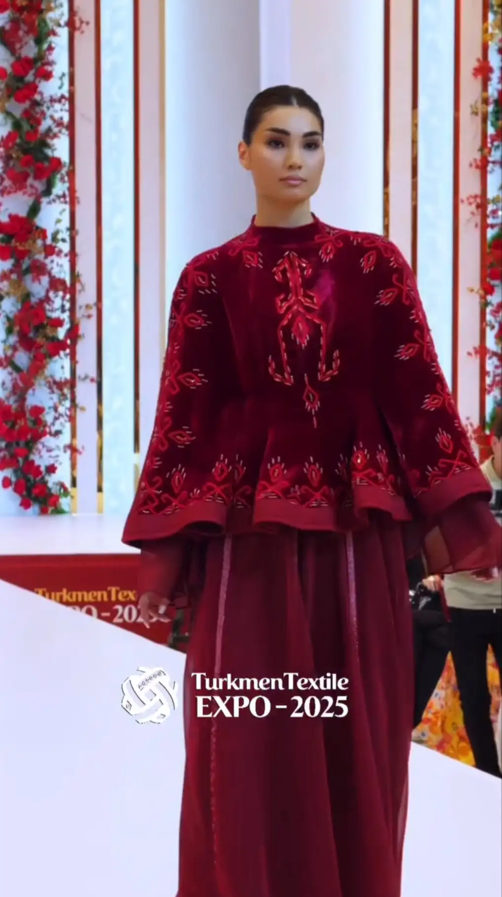 Türkmen fasonlar pombarh fasonlar Fasonlar 2025 fasonlar fason moda modalar Bezen bezen Türkmen fasonlar 2026 Türkmen fasonlar 2025 Türkmen fasonlar 2024 Türkmen fasonlar 2023 turkmenistan türkmenistan turkmen türkmen ashgabat  asgabat aşgabat balkan mary lebap dashoguz dasoguz daşoguz pombarh ponbarhat gulyupek gülýüpek stapel ştapel Gralan Çüýdeşen Abaýa Gadymy Krep Gurultaý 	Keteni Ýüpek Şifon Gipýur Lyon Welwet Atlas Kaşemir Streýç Suzana Ştapel Gülýüpek Pombarh Ýupka Gursakça Aksesuarlar Palto Penjek Okuw eşik Fata Sport eşik Uniforma Nakidka Öýme Şarf kompýuter ýaka ýaglyk Arenda köýnek 2nji el köýnek Taýyn köýnek Matalar Milli lybas milli lybaslar Toý köýnek Toý köýnekler toy koynek toy koynekler gundelik koynekler Gündelik	 
 köýnekler fata koynek Modern taze fason Eskiz koynektm turkmenkoynek türkmenkoynek fason moda moda fasonlar Iş eşik el iş	sada	ýakaly ýakasyz	keşdeli biserli	ýeňli giň nagyşly ýüregi açyk stoýka ýaka ýanly kombinasiýa 	zerli üsti aşak guşakly seçekli gysga ýeňli Panbarhat (Pombarh) Modern TürkmenTextile Expo 2025 26-35 Goýy-gyzyl yaz, guyz