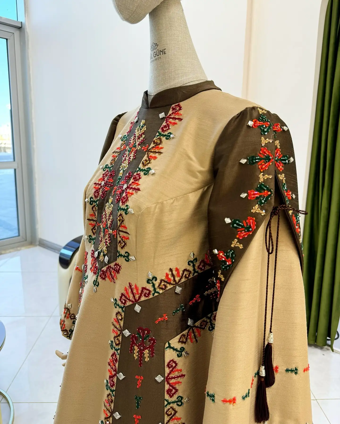 Türkmen fasonlar pombarh fasonlar Fasonlar 2025 fasonlar fason moda modalar Bezen bezen Türkmen fasonlar 2026 Türkmen fasonlar 2025 Türkmen fasonlar 2024 Türkmen fasonlar 2023 turkmenistan türkmenistan turkmen türkmen ashgabat  asgabat aşgabat balkan mary lebap dashoguz dasoguz daşoguz pombarh ponbarhat gulyupek gülýüpek stapel ştapel Gralan Çüýdeşen Abaýa Gadymy Krep Gurultaý 	Keteni Ýüpek Şifon Gipýur Lyon Welwet Atlas Kaşemir Streýç Suzana Ştapel Gülýüpek Pombarh Ýupka Gursakça Aksesuarlar Palto Penjek Okuw eşik Fata Sport eşik Uniforma Nakidka Öýme Şarf kompýuter ýaka ýaglyk Arenda köýnek 2nji el köýnek Taýyn köýnek Matalar Milli lybas milli lybaslar Toý köýnek Toý köýnekler toy koynek toy koynekler gundelik koynekler Gündelik	 
 köýnekler fata koynek Modern taze fason Eskiz koynektm turkmenkoynek türkmenkoynek fason moda moda fasonlar Iş eşik el iş	sada	ýakaly ýakasyz	keşdeli biserli	ýeňli giň nagyşly ýüregi açyk stoýka ýaka ýanly kombinasiýa 	zerli üsti aşak guşakly seçekli gysga ýeňli Keteni, Atlas Toý köýnek el iş, keşdeli, ýakaly, ýanly, ýeňli 17-25, 26-35, 35+ Bežewyý, Goňur