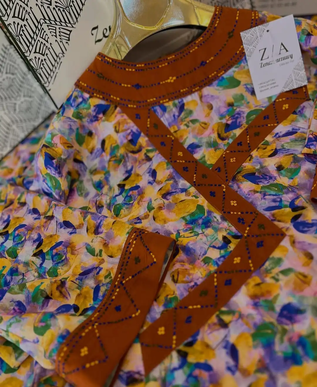 Türkmen fasonlar pombarh fasonlar Fasonlar 2025 fasonlar fason moda modalar Bezen bezen Türkmen fasonlar 2026 Türkmen fasonlar 2025 Türkmen fasonlar 2024 Türkmen fasonlar 2023 turkmenistan türkmenistan turkmen türkmen ashgabat  asgabat aşgabat balkan mary lebap dashoguz dasoguz daşoguz pombarh ponbarhat gulyupek gülýüpek stapel ştapel Gralan Çüýdeşen Abaýa Gadymy Krep Gurultaý 	Keteni Ýüpek Şifon Gipýur Lyon Welwet Atlas Kaşemir Streýç Suzana Ştapel Gülýüpek Pombarh Ýupka Gursakça Aksesuarlar Palto Penjek Okuw eşik Fata Sport eşik Uniforma Nakidka Öýme Şarf kompýuter ýaka ýaglyk Arenda köýnek 2nji el köýnek Taýyn köýnek Matalar Milli lybas milli lybaslar Toý köýnek Toý köýnekler toy koynek toy koynekler gundelik koynekler Gündelik	 
 köýnekler fata koynek Modern taze fason Eskiz koynektm turkmenkoynek türkmenkoynek fason moda moda fasonlar Iş eşik el iş	sada	ýakaly ýakasyz	keşdeli biserli	ýeňli giň nagyşly ýüregi açyk stoýka ýaka ýanly kombinasiýa 	zerli üsti aşak guşakly seçekli gysga ýeňli 