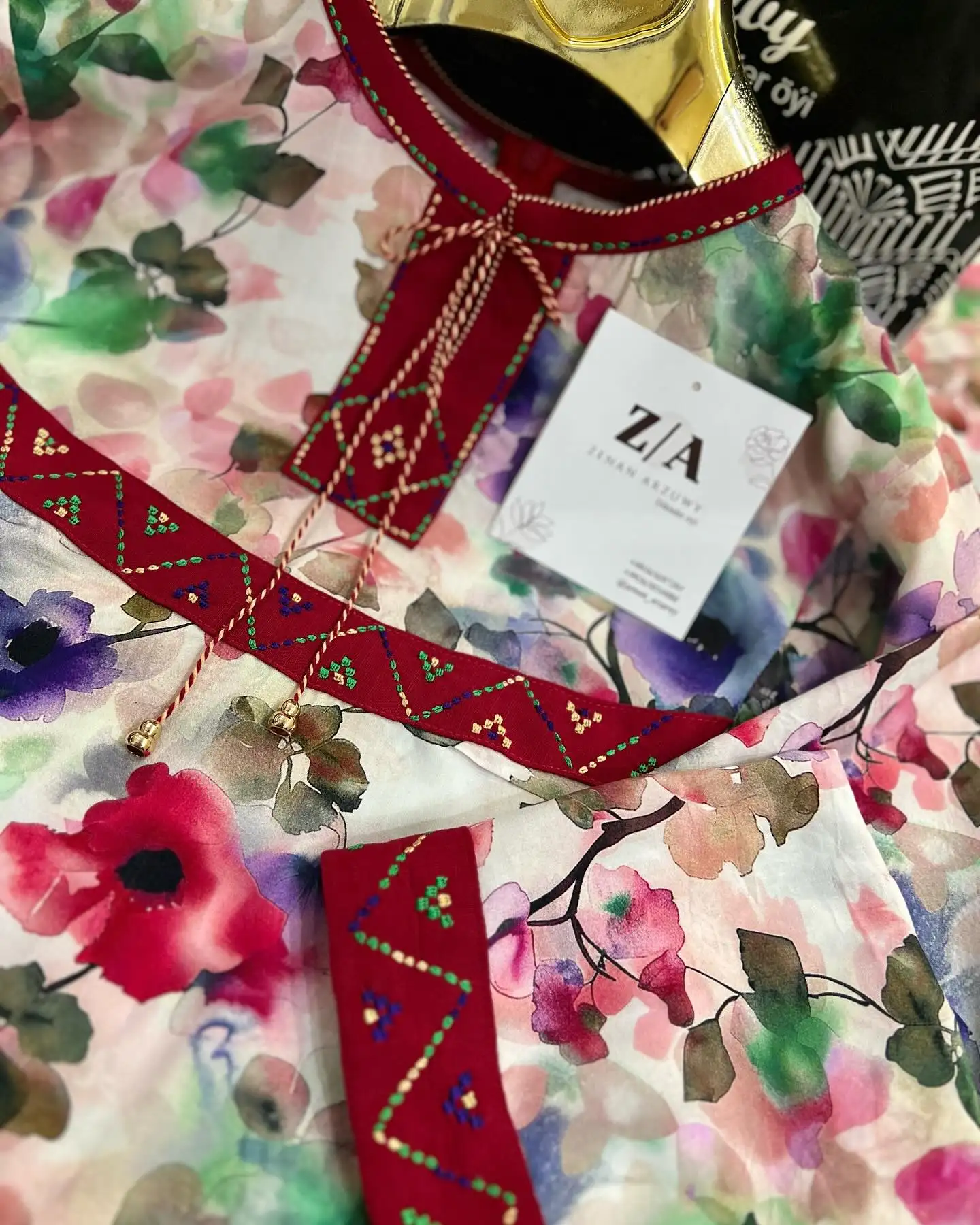 Türkmen fasonlar pombarh fasonlar Fasonlar 2025 fasonlar fason moda modalar Bezen bezen Türkmen fasonlar 2026 Türkmen fasonlar 2025 Türkmen fasonlar 2024 Türkmen fasonlar 2023 turkmenistan türkmenistan turkmen türkmen ashgabat  asgabat aşgabat balkan mary lebap dashoguz dasoguz daşoguz pombarh ponbarhat gulyupek gülýüpek stapel ştapel Gralan Çüýdeşen Abaýa Gadymy Krep Gurultaý 	Keteni Ýüpek Şifon Gipýur Lyon Welwet Atlas Kaşemir Streýç Suzana Ştapel Gülýüpek Pombarh Ýupka Gursakça Aksesuarlar Palto Penjek Okuw eşik Fata Sport eşik Uniforma Nakidka Öýme Şarf kompýuter ýaka ýaglyk Arenda köýnek 2nji el köýnek Taýyn köýnek Matalar Milli lybas milli lybaslar Toý köýnek Toý köýnekler toy koynek toy koynekler gundelik koynekler Gündelik	 
 köýnekler fata koynek Modern taze fason Eskiz koynektm turkmenkoynek türkmenkoynek fason moda moda fasonlar Iş eşik el iş	sada	ýakaly ýakasyz	keşdeli biserli	ýeňli giň nagyşly ýüregi açyk stoýka ýaka ýanly kombinasiýa 	zerli üsti aşak guşakly seçekli gysga ýeňli Ştapel Gündelik el iş, ýakasyz, biserli, ýeňli, giň 17-25, 26-35, 35+ Gyzyl, Goýy-gök tomus