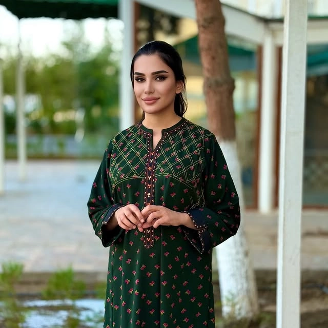 Türkmen fasonlar pombarh fasonlar Fasonlar 2025 fasonlar fason moda modalar Bezen bezen Türkmen fasonlar 2026 Türkmen fasonlar 2025 Türkmen fasonlar 2024 Türkmen fasonlar 2023 turkmenistan türkmenistan turkmen türkmen ashgabat  asgabat aşgabat balkan mary lebap dashoguz dasoguz daşoguz pombarh ponbarhat gulyupek gülýüpek stapel ştapel Gralan Çüýdeşen Abaýa Gadymy Krep Gurultaý 	Keteni Ýüpek Şifon Gipýur Lyon Welwet Atlas Kaşemir Streýç Suzana Ştapel Gülýüpek Pombarh Ýupka Gursakça Aksesuarlar Palto Penjek Okuw eşik Fata Sport eşik Uniforma Nakidka Öýme Şarf kompýuter ýaka ýaglyk Arenda köýnek 2nji el köýnek Taýyn köýnek Matalar Milli lybas milli lybaslar Toý köýnek Toý köýnekler toy koynek toy koynekler gundelik koynekler Gündelik	 
 köýnekler fata koynek Modern taze fason Eskiz koynektm turkmenkoynek türkmenkoynek fason moda moda fasonlar Iş eşik el iş	sada	ýakaly ýakasyz	keşdeli biserli	ýeňli giň nagyşly ýüregi açyk stoýka ýaka ýanly kombinasiýa 	zerli üsti aşak guşakly seçekli gysga ýeňli Ştapel Gündelik ýakaly, ýeňli, giň 17-25, 26-35 Haki, Goýy-gök, Goňur, Goýy-goňur, Goýy-ýaşyl yaz, tomus, guyz, gysh