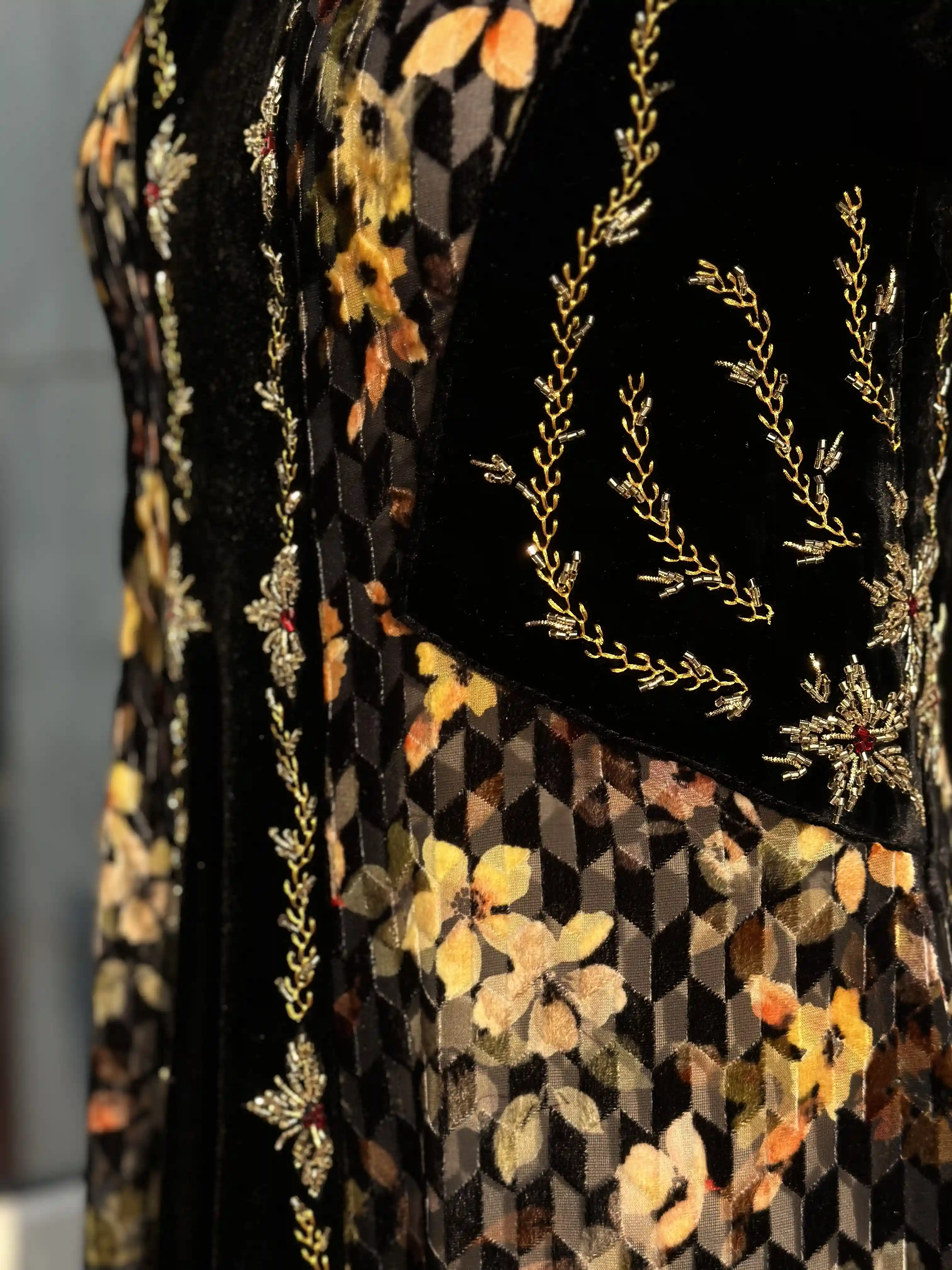 Türkmen fasonlar pombarh fasonlar Fasonlar 2025 fasonlar fason moda modalar Bezen bezen Türkmen fasonlar 2026 Türkmen fasonlar 2025 Türkmen fasonlar 2024 Türkmen fasonlar 2023 turkmenistan türkmenistan turkmen türkmen ashgabat  asgabat aşgabat balkan mary lebap dashoguz dasoguz daşoguz pombarh ponbarhat gulyupek gülýüpek stapel ştapel Gralan Çüýdeşen Abaýa Gadymy Krep Gurultaý 	Keteni Ýüpek Şifon Gipýur Lyon Welwet Atlas Kaşemir Streýç Suzana Ştapel Gülýüpek Pombarh Ýupka Gursakça Aksesuarlar Palto Penjek Okuw eşik Fata Sport eşik Uniforma Nakidka Öýme Şarf kompýuter ýaka ýaglyk Arenda köýnek 2nji el köýnek Taýyn köýnek Matalar Milli lybas milli lybaslar Toý köýnek Toý köýnekler toy koynek toy koynekler gundelik koynekler Gündelik	 
 köýnekler fata koynek Modern taze fason Eskiz koynektm turkmenkoynek türkmenkoynek fason moda moda fasonlar Iş eşik el iş	sada	ýakaly ýakasyz	keşdeli biserli	ýeňli giň nagyşly ýüregi açyk stoýka ýaka ýanly kombinasiýa 	zerli üsti aşak guşakly seçekli gysga ýeňli Panbarhat (Pombarh) Toý köýnek biserli  Gara, Bežewyý, Sary