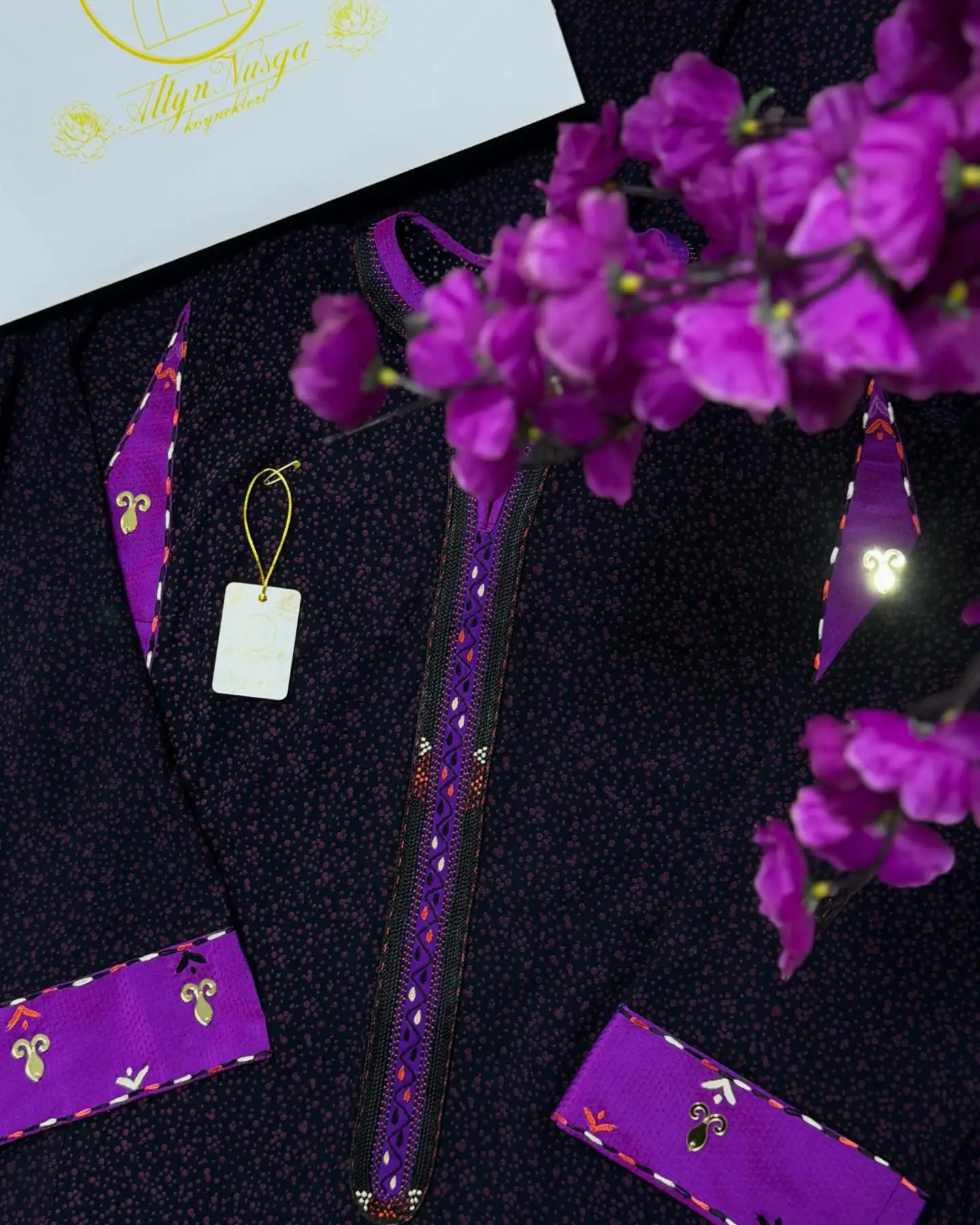 Türkmen fasonlar pombarh fasonlar Fasonlar 2025 fasonlar fason moda modalar Bezen bezen Türkmen fasonlar 2026 Türkmen fasonlar 2025 Türkmen fasonlar 2024 Türkmen fasonlar 2023 turkmenistan türkmenistan turkmen türkmen ashgabat  asgabat aşgabat balkan mary lebap dashoguz dasoguz daşoguz pombarh ponbarhat gulyupek gülýüpek stapel ştapel Gralan Çüýdeşen Abaýa Gadymy Krep Gurultaý 	Keteni Ýüpek Şifon Gipýur Lyon Welwet Atlas Kaşemir Streýç Suzana Ştapel Gülýüpek Pombarh Ýupka Gursakça Aksesuarlar Palto Penjek Okuw eşik Fata Sport eşik Uniforma Nakidka Öýme Şarf kompýuter ýaka ýaglyk Arenda köýnek 2nji el köýnek Taýyn köýnek Matalar Milli lybas milli lybaslar Toý köýnek Toý köýnekler toy koynek toy koynekler gundelik koynekler Gündelik	 
 köýnekler fata koynek Modern taze fason Eskiz koynektm turkmenkoynek türkmenkoynek fason moda moda fasonlar Iş eşik el iş	sada	ýakaly ýakasyz	keşdeli biserli	ýeňli giň nagyşly ýüregi açyk stoýka ýaka ýanly kombinasiýa 	zerli üsti aşak guşakly seçekli gysga ýeňli Ştapel  el iş, keşdeli, sada, ýakaly, ýanly, ýüregi açyk  Goýy-gyzyl