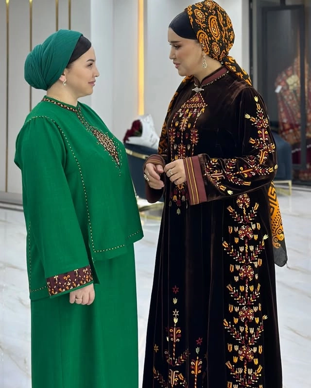 Türkmen fasonlar pombarh fasonlar Fasonlar 2025 fasonlar fason moda modalar Bezen bezen Türkmen fasonlar 2026 Türkmen fasonlar 2025 Türkmen fasonlar 2024 Türkmen fasonlar 2023 turkmenistan türkmenistan turkmen türkmen ashgabat  asgabat aşgabat balkan mary lebap dashoguz dasoguz daşoguz pombarh ponbarhat gulyupek gülýüpek stapel ştapel Gralan Çüýdeşen Abaýa Gadymy Krep Gurultaý 	Keteni Ýüpek Şifon Gipýur Lyon Welwet Atlas Kaşemir Streýç Suzana Ştapel Gülýüpek Pombarh Ýupka Gursakça Aksesuarlar Palto Penjek Okuw eşik Fata Sport eşik Uniforma Nakidka Öýme Şarf kompýuter ýaka ýaglyk Arenda köýnek 2nji el köýnek Taýyn köýnek Matalar Milli lybas milli lybaslar Toý köýnek Toý köýnekler toy koynek toy koynekler gundelik koynekler Gündelik	 
 köýnekler fata koynek Modern taze fason Eskiz koynektm turkmenkoynek türkmenkoynek fason moda moda fasonlar Iş eşik el iş	sada	ýakaly ýakasyz	keşdeli biserli	ýeňli giň nagyşly ýüregi açyk stoýka ýaka ýanly kombinasiýa 	zerli üsti aşak guşakly seçekli gysga ýeňli Panbarhat (Pombarh), Lyon, Keteni Toý köýnek el iş, keşdeli, ýakaly, ýeňli, kombinasiýa, üsti aşak, nagyşly 26-35, 35+ Goýy-gyzyl, Goýy-ýaşyl yaz, gysh