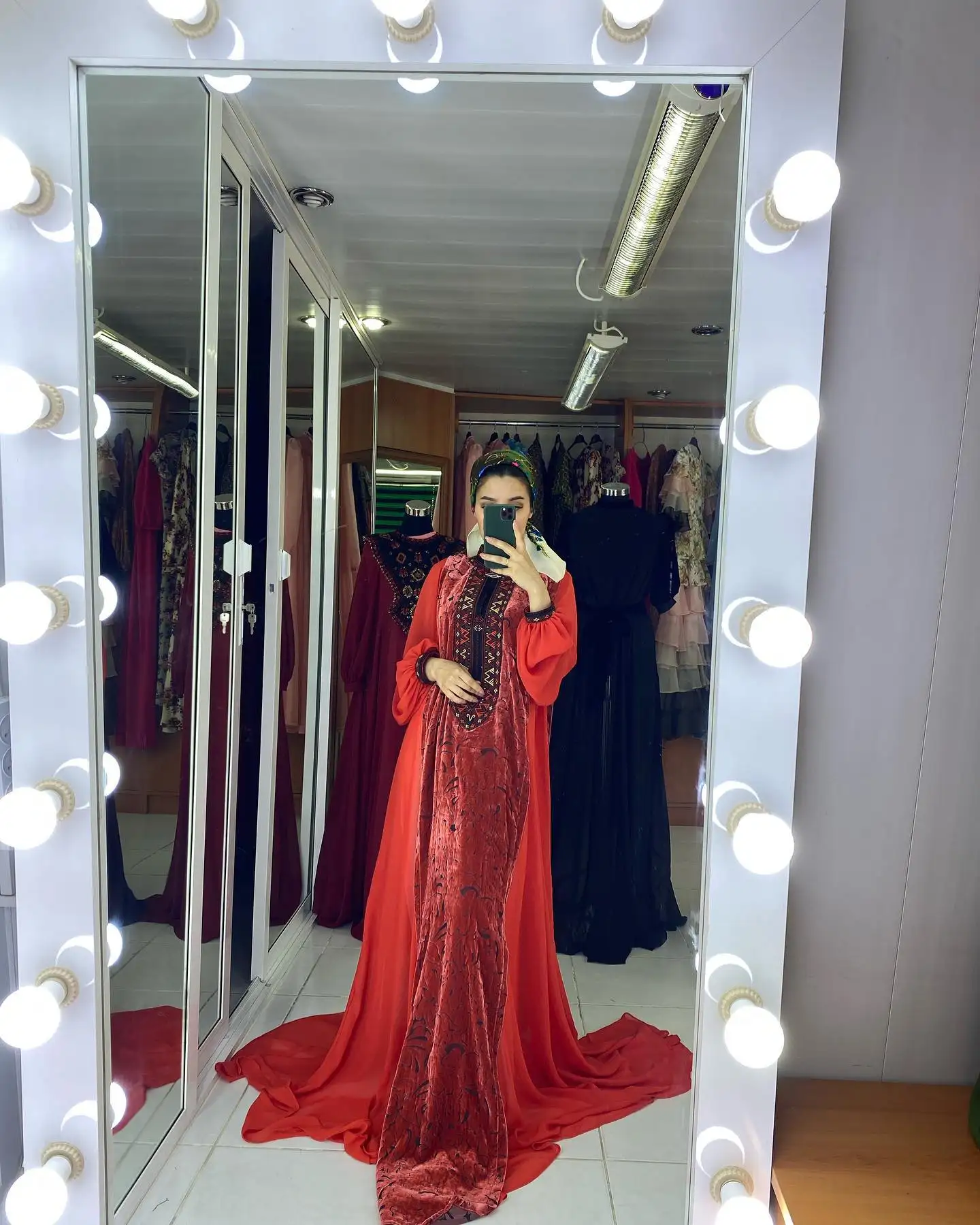 Türkmen fasonlar pombarh fasonlar Fasonlar 2025 fasonlar fason moda modalar Bezen bezen Türkmen fasonlar 2026 Türkmen fasonlar 2025 Türkmen fasonlar 2024 Türkmen fasonlar 2023 turkmenistan türkmenistan turkmen türkmen ashgabat  asgabat aşgabat balkan mary lebap dashoguz dasoguz daşoguz pombarh ponbarhat gulyupek gülýüpek stapel ştapel Gralan Çüýdeşen Abaýa Gadymy Krep Gurultaý 	Keteni Ýüpek Şifon Gipýur Lyon Welwet Atlas Kaşemir Streýç Suzana Ştapel Gülýüpek Pombarh Ýupka Gursakça Aksesuarlar Palto Penjek Okuw eşik Fata Sport eşik Uniforma Nakidka Öýme Şarf kompýuter ýaka ýaglyk Arenda köýnek 2nji el köýnek Taýyn köýnek Matalar Milli lybas milli lybaslar Toý köýnek Toý köýnekler toy koynek toy koynekler gundelik koynekler Gündelik	 
 köýnekler fata koynek Modern taze fason Eskiz koynektm turkmenkoynek türkmenkoynek fason moda moda fasonlar Iş eşik el iş	sada	ýakaly ýakasyz	keşdeli biserli	ýeňli giň nagyşly ýüregi açyk stoýka ýaka ýanly kombinasiýa 	zerli üsti aşak guşakly seçekli gysga ýeňli Şifon, Panbarhat (Pombarh) Toý köýnek ýakaly  Gyzyl