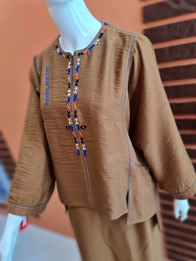 Türkmen fasonlar pombarh fasonlar Fasonlar 2025 fasonlar fason moda modalar Bezen bezen Türkmen fasonlar 2026 Türkmen fasonlar 2025 Türkmen fasonlar 2024 Türkmen fasonlar 2023 turkmenistan türkmenistan turkmen türkmen ashgabat  asgabat aşgabat balkan mary lebap dashoguz dasoguz daşoguz pombarh ponbarhat gulyupek gülýüpek stapel ştapel Gralan Çüýdeşen Abaýa Gadymy Krep Gurultaý 	Keteni Ýüpek Şifon Gipýur Lyon Welwet Atlas Kaşemir Streýç Suzana Ştapel Gülýüpek Pombarh Ýupka Gursakça Aksesuarlar Palto Penjek Okuw eşik Fata Sport eşik Uniforma Nakidka Öýme Şarf kompýuter ýaka ýaglyk Arenda köýnek 2nji el köýnek Taýyn köýnek Matalar Milli lybas milli lybaslar Toý köýnek Toý köýnekler toy koynek toy koynekler gundelik koynekler Gündelik	 
 köýnekler fata koynek Modern taze fason Eskiz koynektm turkmenkoynek türkmenkoynek fason moda moda fasonlar Iş eşik el iş	sada	ýakaly ýakasyz	keşdeli biserli	ýeňli giň nagyşly ýüregi açyk stoýka ýaka ýanly kombinasiýa 	zerli üsti aşak guşakly seçekli gysga ýeňli Gündelik, Modern ýakaly, ýeňli, giň, üsti aşak 17-25, 26-35 Goňur yaz, tomus, guyz