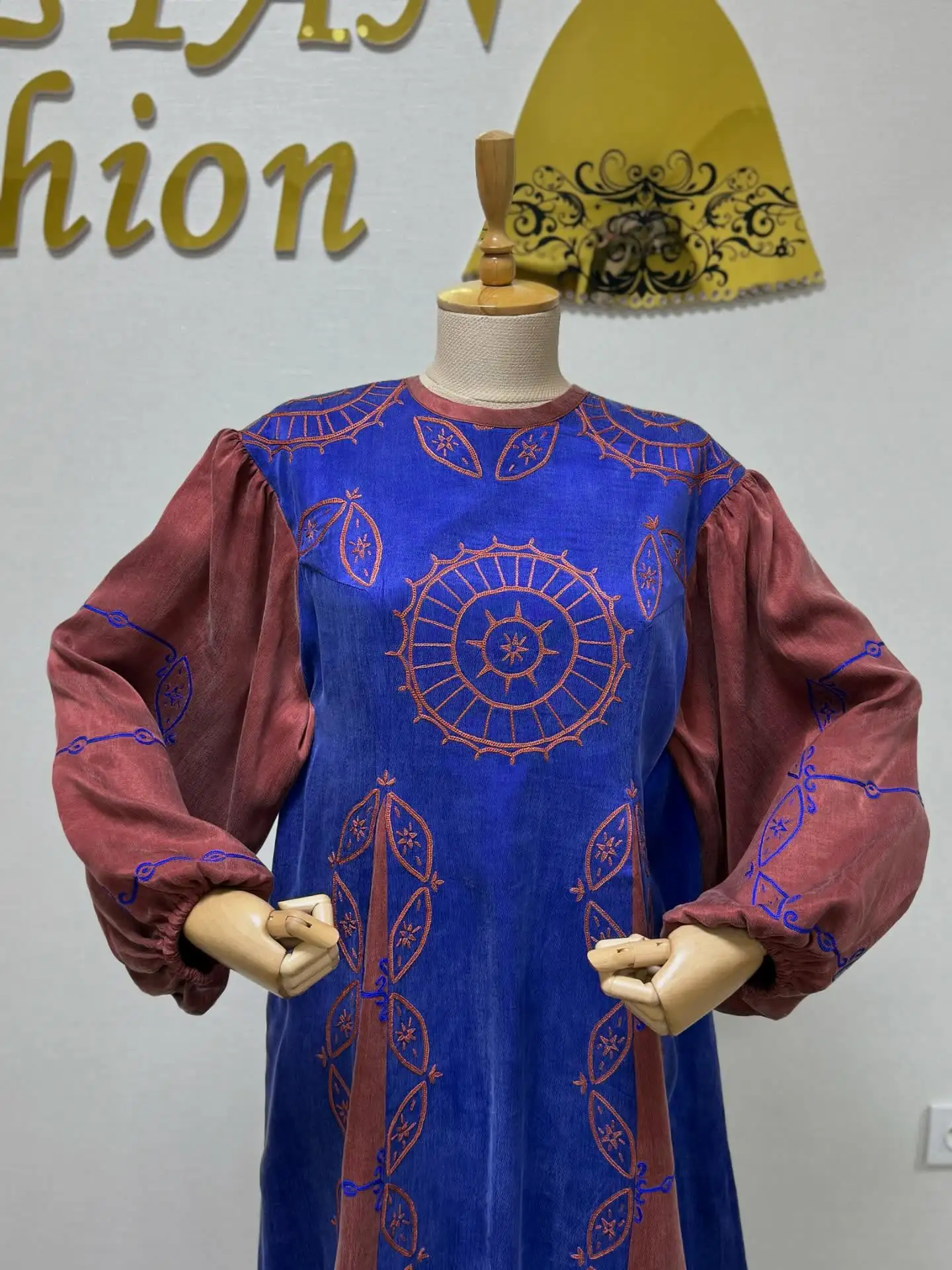 Türkmen fasonlar pombarh fasonlar Fasonlar 2025 fasonlar fason moda modalar Bezen bezen Türkmen fasonlar 2026 Türkmen fasonlar 2025 Türkmen fasonlar 2024 Türkmen fasonlar 2023 turkmenistan türkmenistan turkmen türkmen ashgabat  asgabat aşgabat balkan mary lebap dashoguz dasoguz daşoguz pombarh ponbarhat gulyupek gülýüpek stapel ştapel Gralan Çüýdeşen Abaýa Gadymy Krep Gurultaý 	Keteni Ýüpek Şifon Gipýur Lyon Welwet Atlas Kaşemir Streýç Suzana Ştapel Gülýüpek Pombarh Ýupka Gursakça Aksesuarlar Palto Penjek Okuw eşik Fata Sport eşik Uniforma Nakidka Öýme Şarf kompýuter ýaka ýaglyk Arenda köýnek 2nji el köýnek Taýyn köýnek Matalar Milli lybas milli lybaslar Toý köýnek Toý köýnekler toy koynek toy koynekler gundelik koynekler Gündelik	 
 köýnekler fata koynek Modern taze fason Eskiz koynektm turkmenkoynek türkmenkoynek fason moda moda fasonlar Iş eşik el iş	sada	ýakaly ýakasyz	keşdeli biserli	ýeňli giň nagyşly ýüregi açyk stoýka ýaka ýanly kombinasiýa 	zerli üsti aşak guşakly seçekli gysga ýeňli 