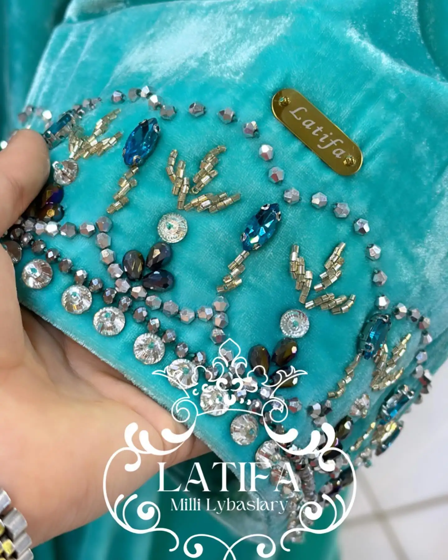 Türkmen fasonlar pombarh fasonlar Fasonlar 2025 fasonlar fason moda modalar Bezen bezen Türkmen fasonlar 2026 Türkmen fasonlar 2025 Türkmen fasonlar 2024 Türkmen fasonlar 2023 turkmenistan türkmenistan turkmen türkmen ashgabat  asgabat aşgabat balkan mary lebap dashoguz dasoguz daşoguz pombarh ponbarhat gulyupek gülýüpek stapel ştapel Gralan Çüýdeşen Abaýa Gadymy Krep Gurultaý 	Keteni Ýüpek Şifon Gipýur Lyon Welwet Atlas Kaşemir Streýç Suzana Ştapel Gülýüpek Pombarh Ýupka Gursakça Aksesuarlar Palto Penjek Okuw eşik Fata Sport eşik Uniforma Nakidka Öýme Şarf kompýuter ýaka ýaglyk Arenda köýnek 2nji el köýnek Taýyn köýnek Matalar Milli lybas milli lybaslar Toý köýnek Toý köýnekler toy koynek toy koynekler gundelik koynekler Gündelik	 
 köýnekler fata koynek Modern taze fason Eskiz koynektm turkmenkoynek türkmenkoynek fason moda moda fasonlar Iş eşik el iş	sada	ýakaly ýakasyz	keşdeli biserli	ýeňli giň nagyşly ýüregi açyk stoýka ýaka ýanly kombinasiýa 	zerli üsti aşak guşakly seçekli gysga ýeňli Panbarhat (Pombarh) Toý köýnek el iş, biserli  Gök