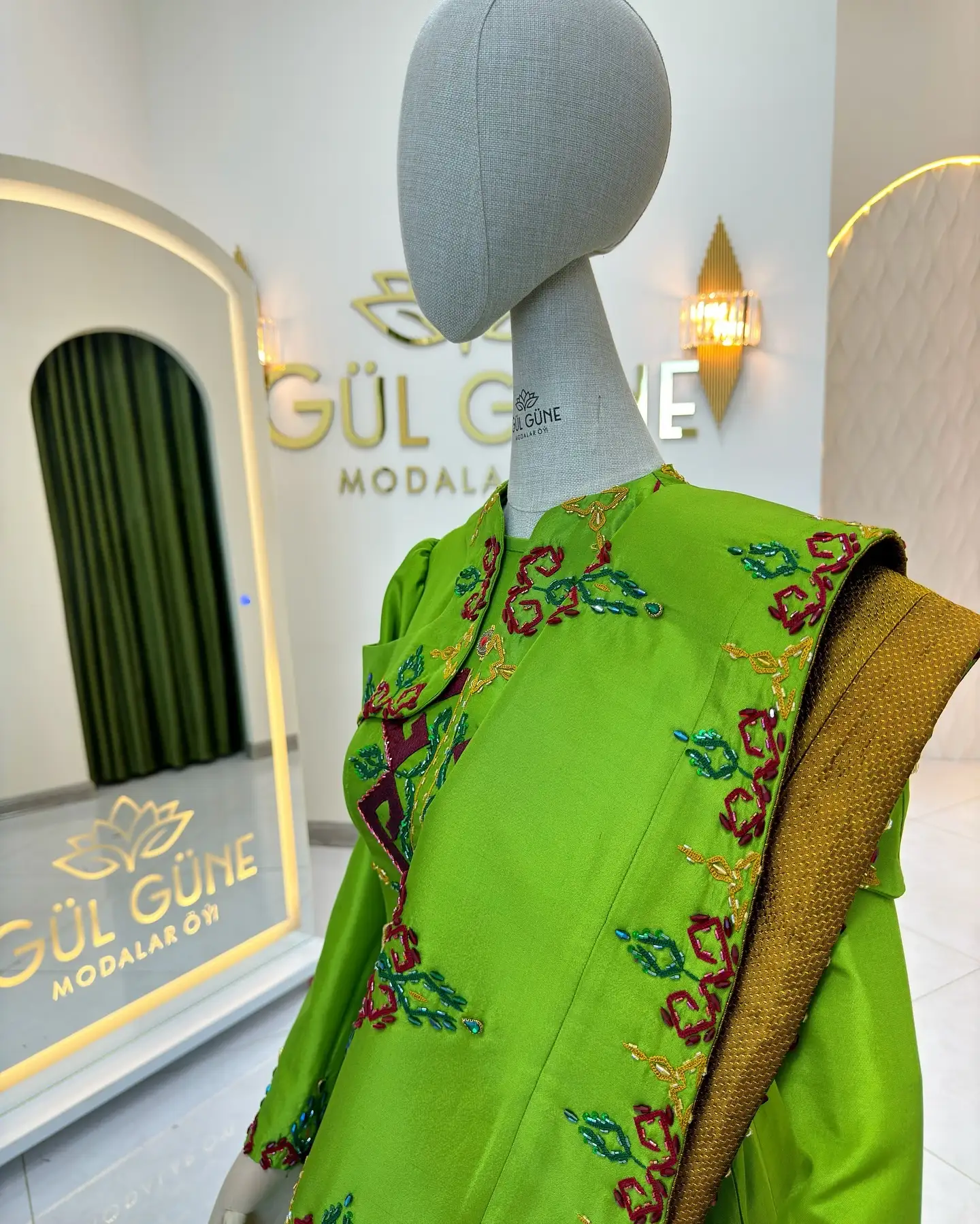 Türkmen fasonlar pombarh fasonlar Fasonlar 2025 fasonlar fason moda modalar Bezen bezen Türkmen fasonlar 2026 Türkmen fasonlar 2025 Türkmen fasonlar 2024 Türkmen fasonlar 2023 turkmenistan türkmenistan turkmen türkmen ashgabat  asgabat aşgabat balkan mary lebap dashoguz dasoguz daşoguz pombarh ponbarhat gulyupek gülýüpek stapel ştapel Gralan Çüýdeşen Abaýa Gadymy Krep Gurultaý 	Keteni Ýüpek Şifon Gipýur Lyon Welwet Atlas Kaşemir Streýç Suzana Ştapel Gülýüpek Pombarh Ýupka Gursakça Aksesuarlar Palto Penjek Okuw eşik Fata Sport eşik Uniforma Nakidka Öýme Şarf kompýuter ýaka ýaglyk Arenda köýnek 2nji el köýnek Taýyn köýnek Matalar Milli lybas milli lybaslar Toý köýnek Toý köýnekler toy koynek toy koynekler gundelik koynekler Gündelik	 
 köýnekler fata koynek Modern taze fason Eskiz koynektm turkmenkoynek türkmenkoynek fason moda moda fasonlar Iş eşik el iş	sada	ýakaly ýakasyz	keşdeli biserli	ýeňli giň nagyşly ýüregi açyk stoýka ýaka ýanly kombinasiýa 	zerli üsti aşak guşakly seçekli gysga ýeňli Keteni, Atlas Toý köýnek el iş, keşdeli, ýakaly, ýeňli, nagyşly 17-25, 26-35 Ýaşyl